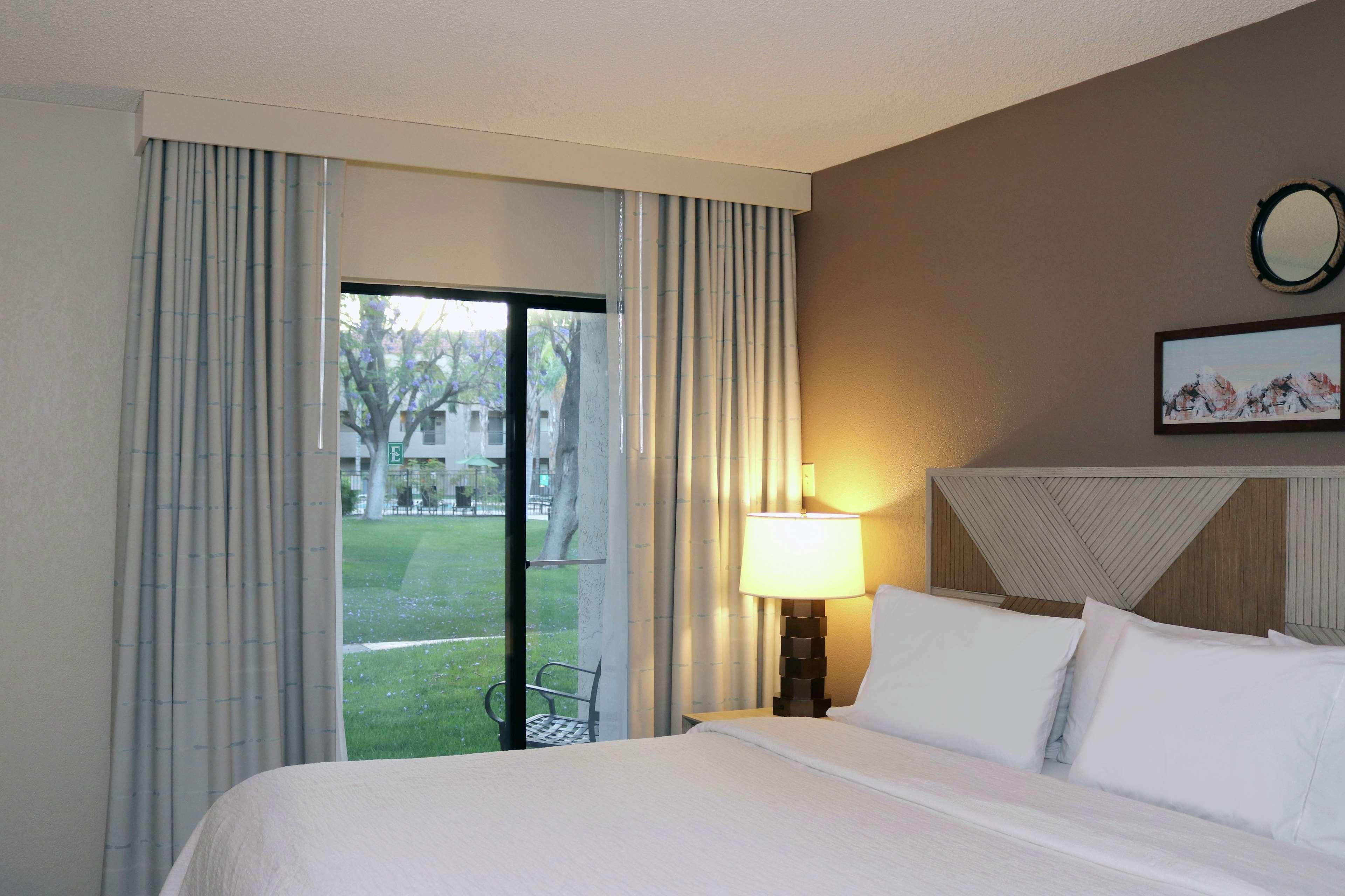 Embassy By Hilton Phoenix Hotel 4*