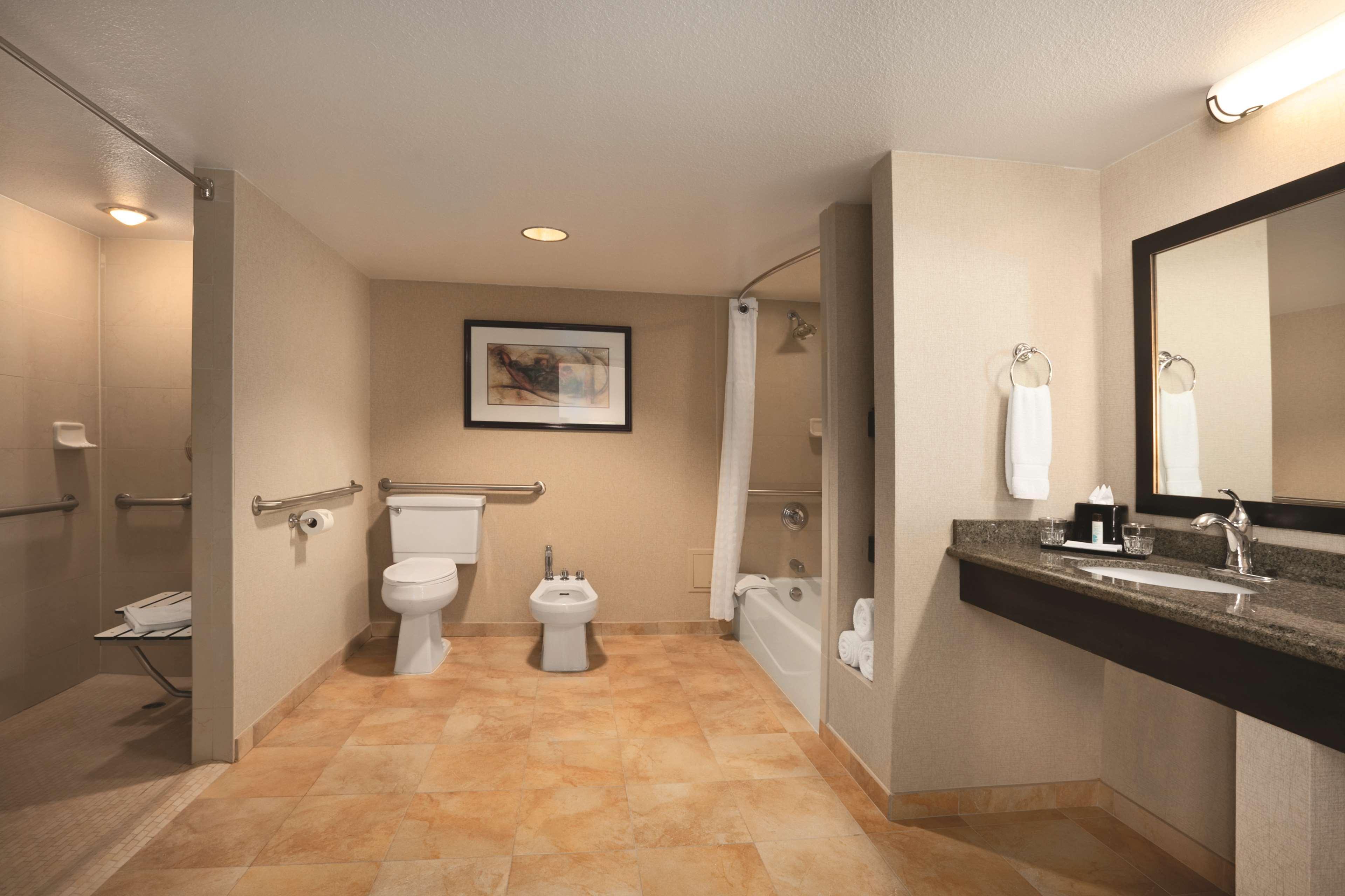 Hotel Embassy By Hilton Phoenix Tempe