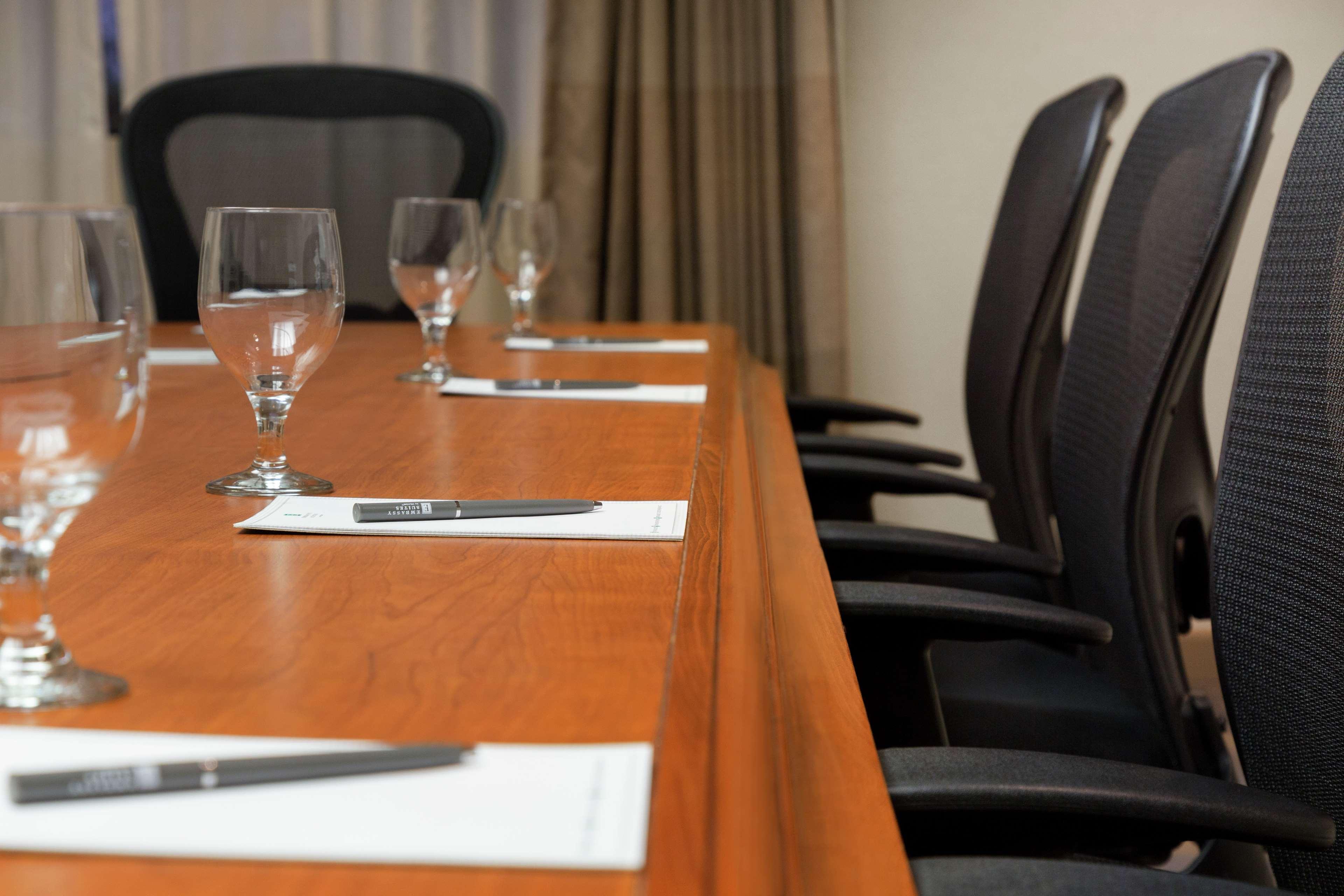 Hotel Embassy By Hilton Phoenix Tempe