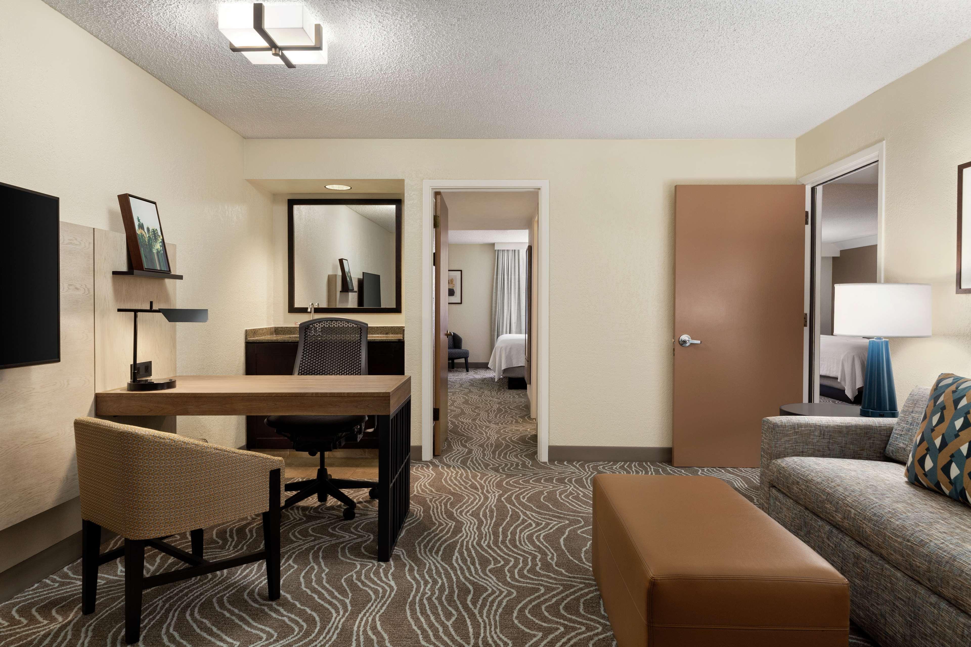 Embassy By Hilton Phoenix Tempe