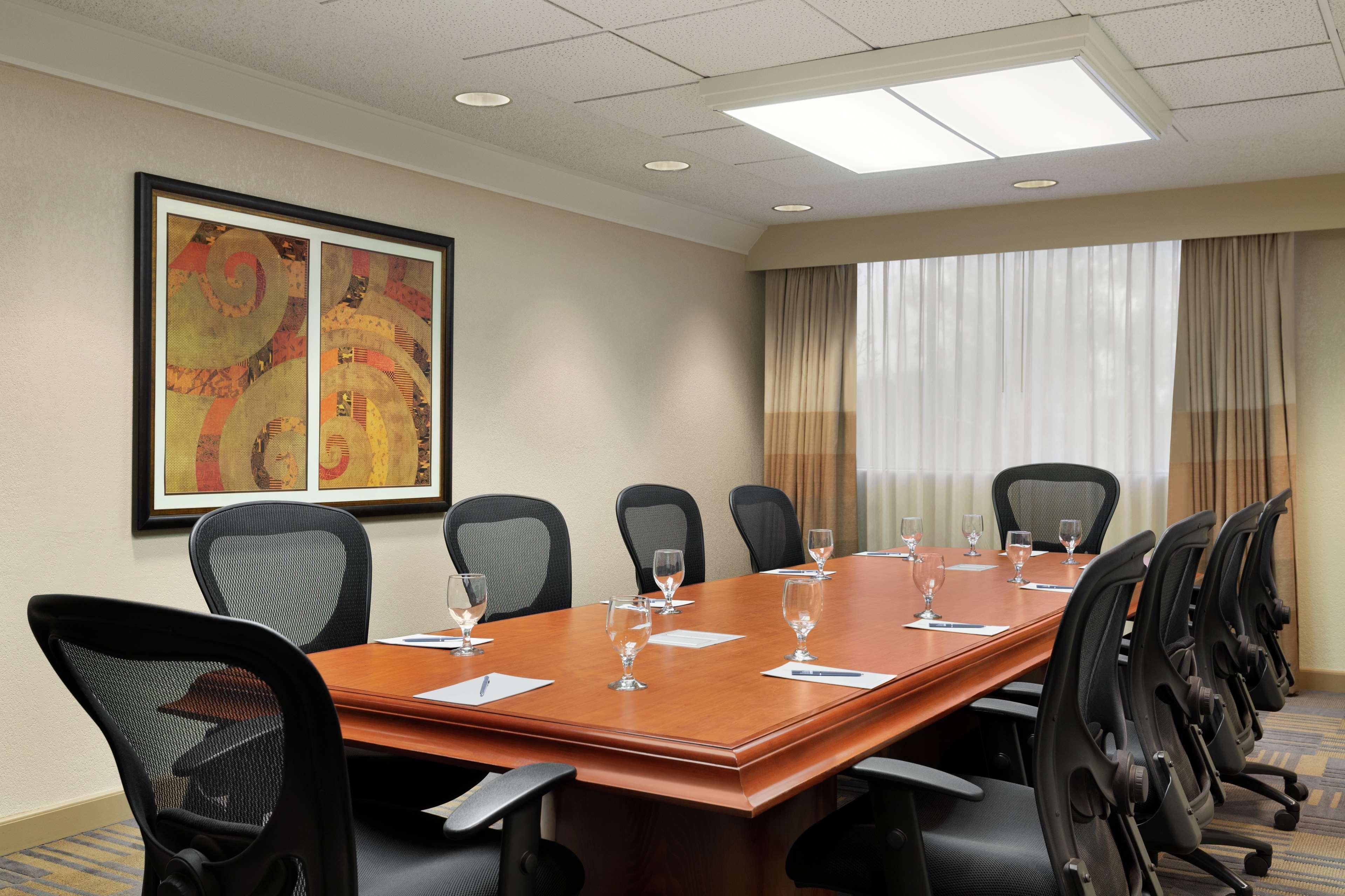 Hotel Embassy By Hilton Phoenix Tempe