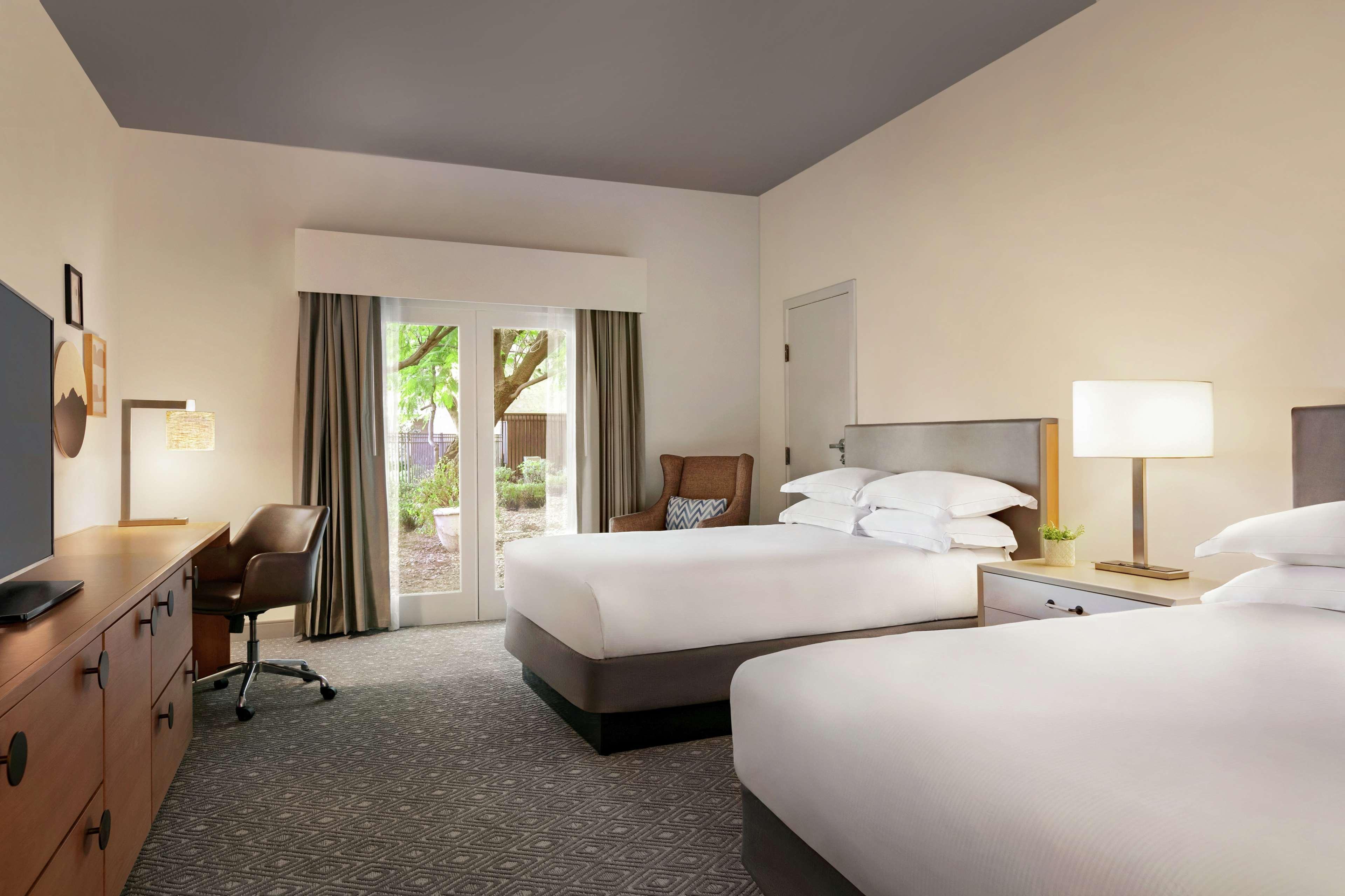 Hilton & 4*