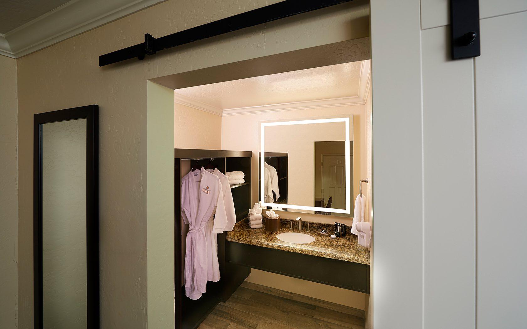 The Scottsdale Plaza & 4*