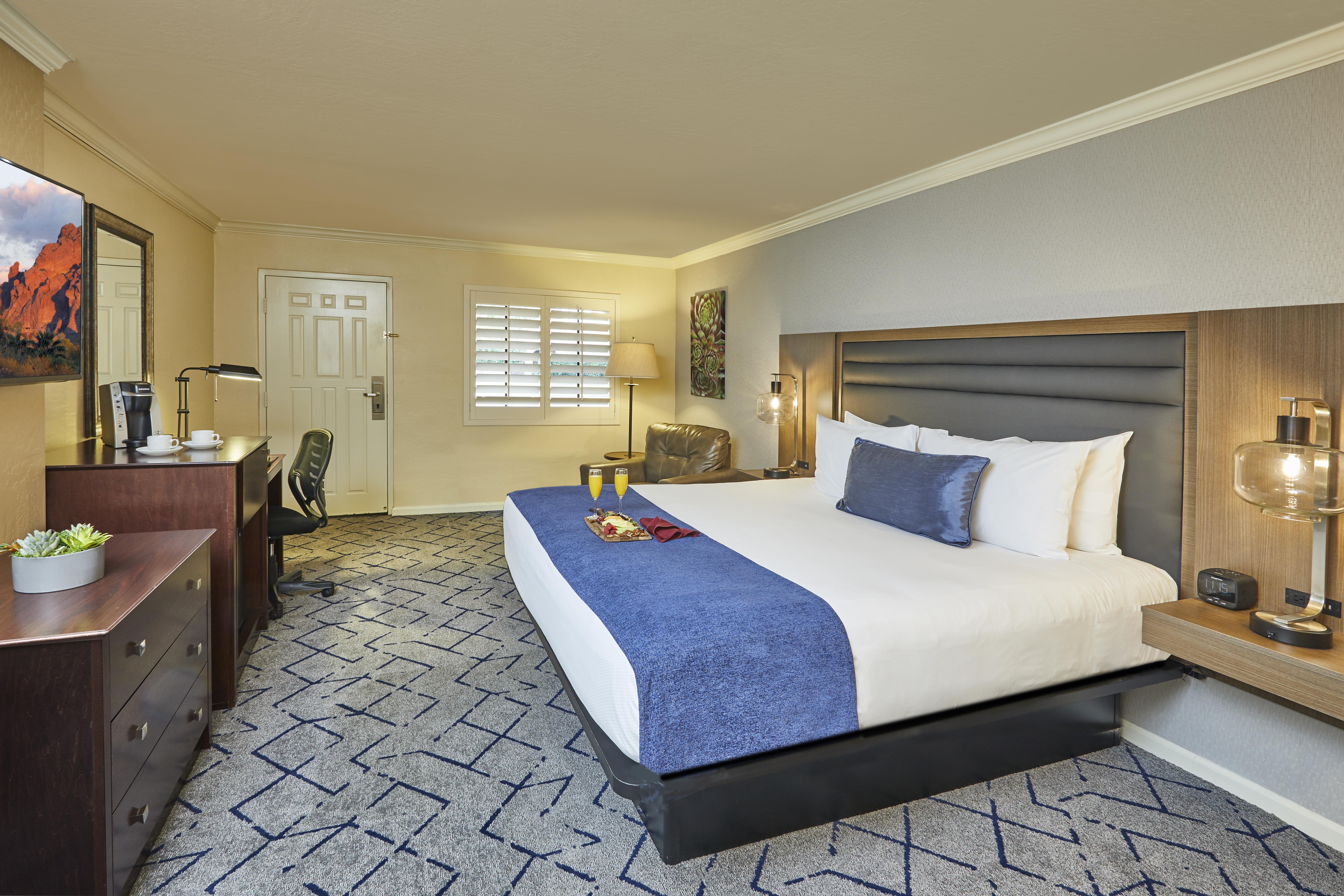 The Scottsdale Plaza & Resort 4*