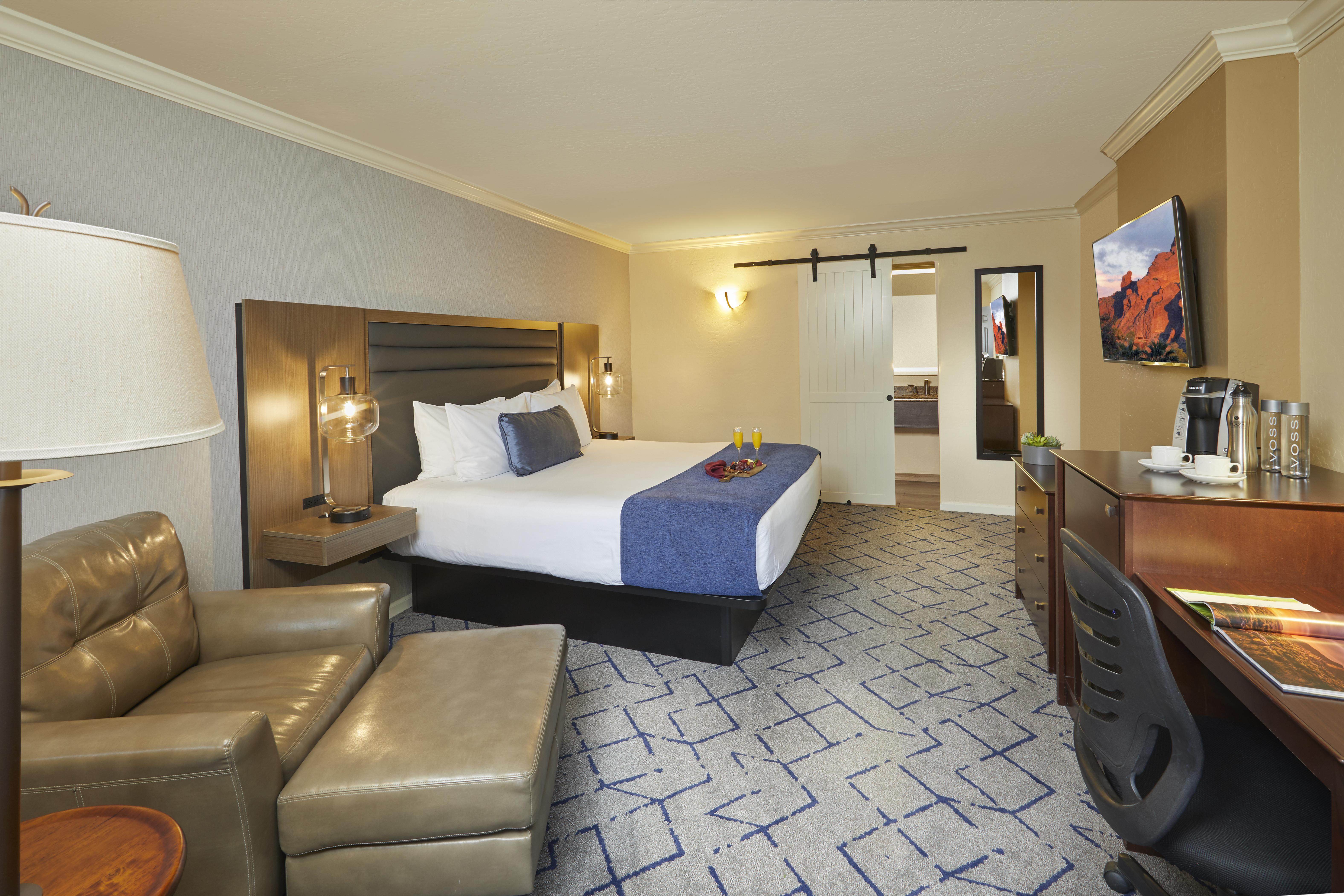 The Scottsdale Plaza & Resort 4*