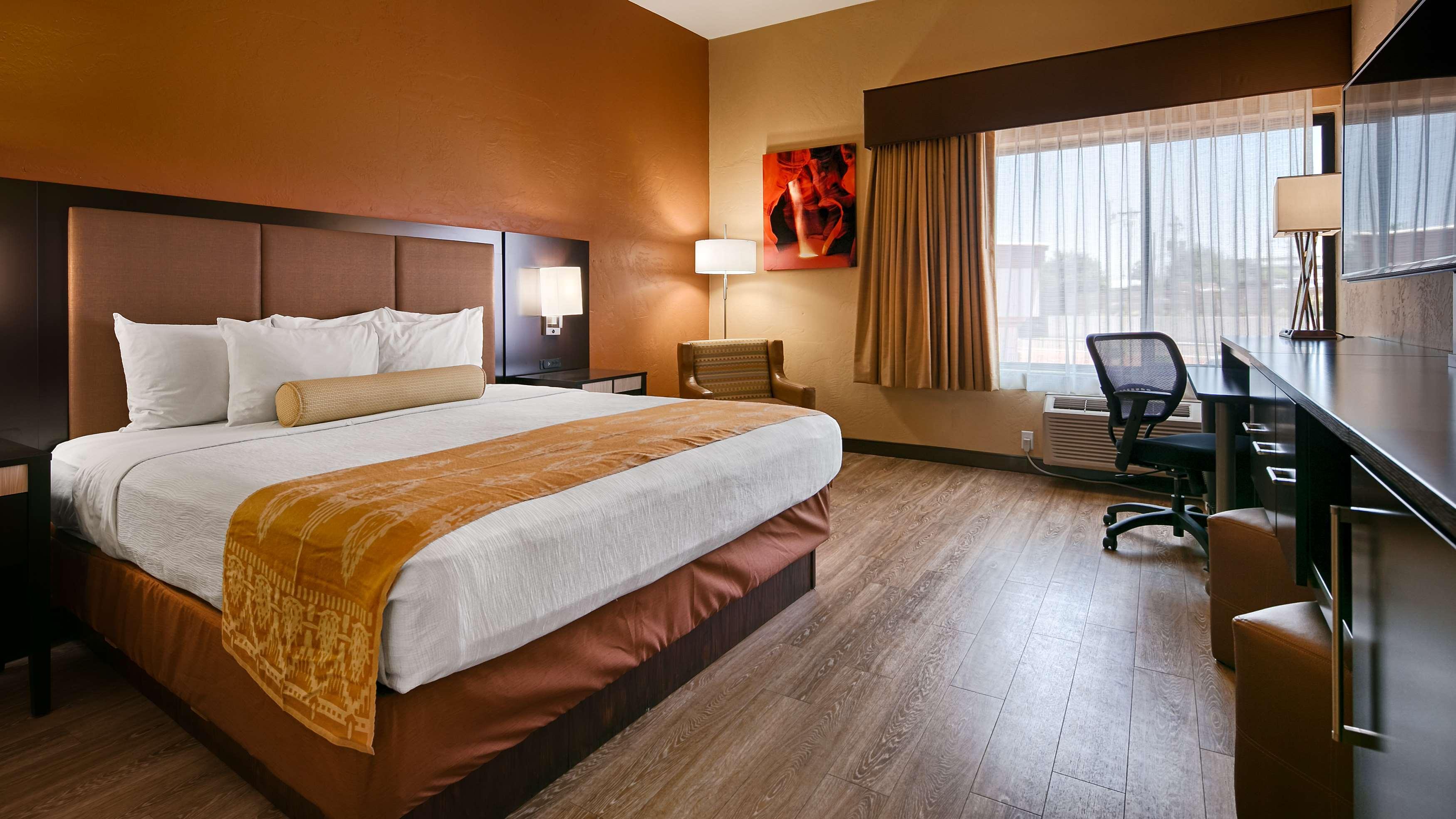 Western View Of Powell Hotel 3*