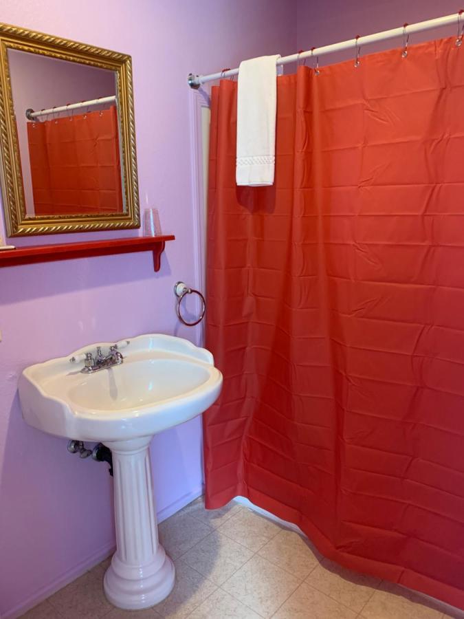 Bordello Bed & Breakfast 2*