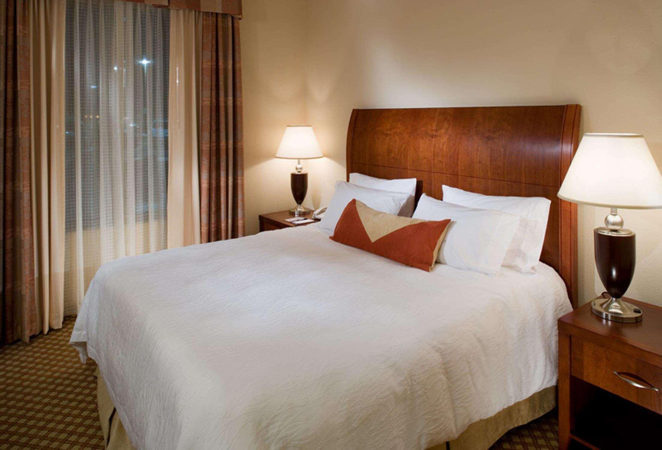 Hilton Garden Airport 3*