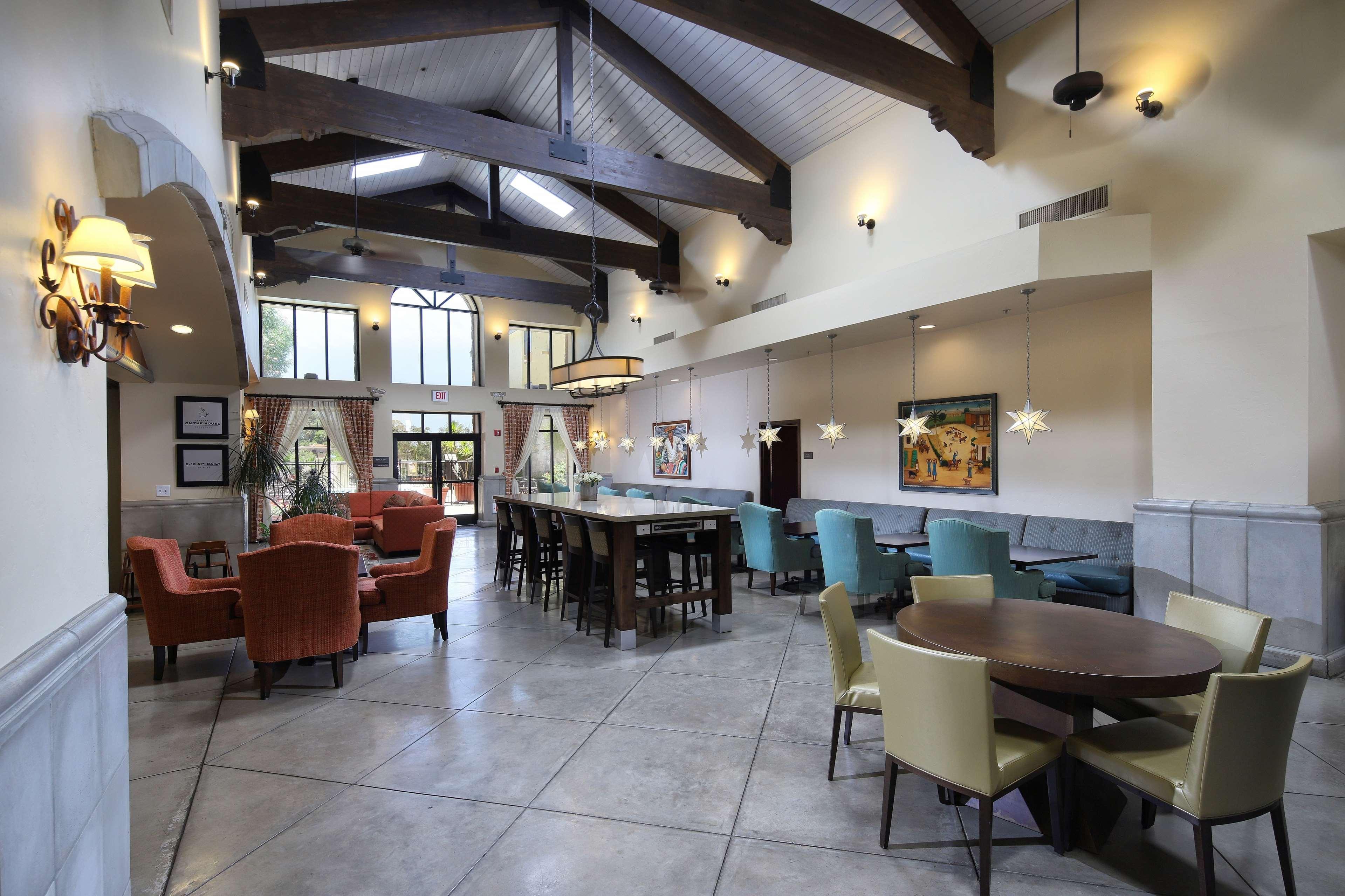Hampton & Mall Hotel 3*
