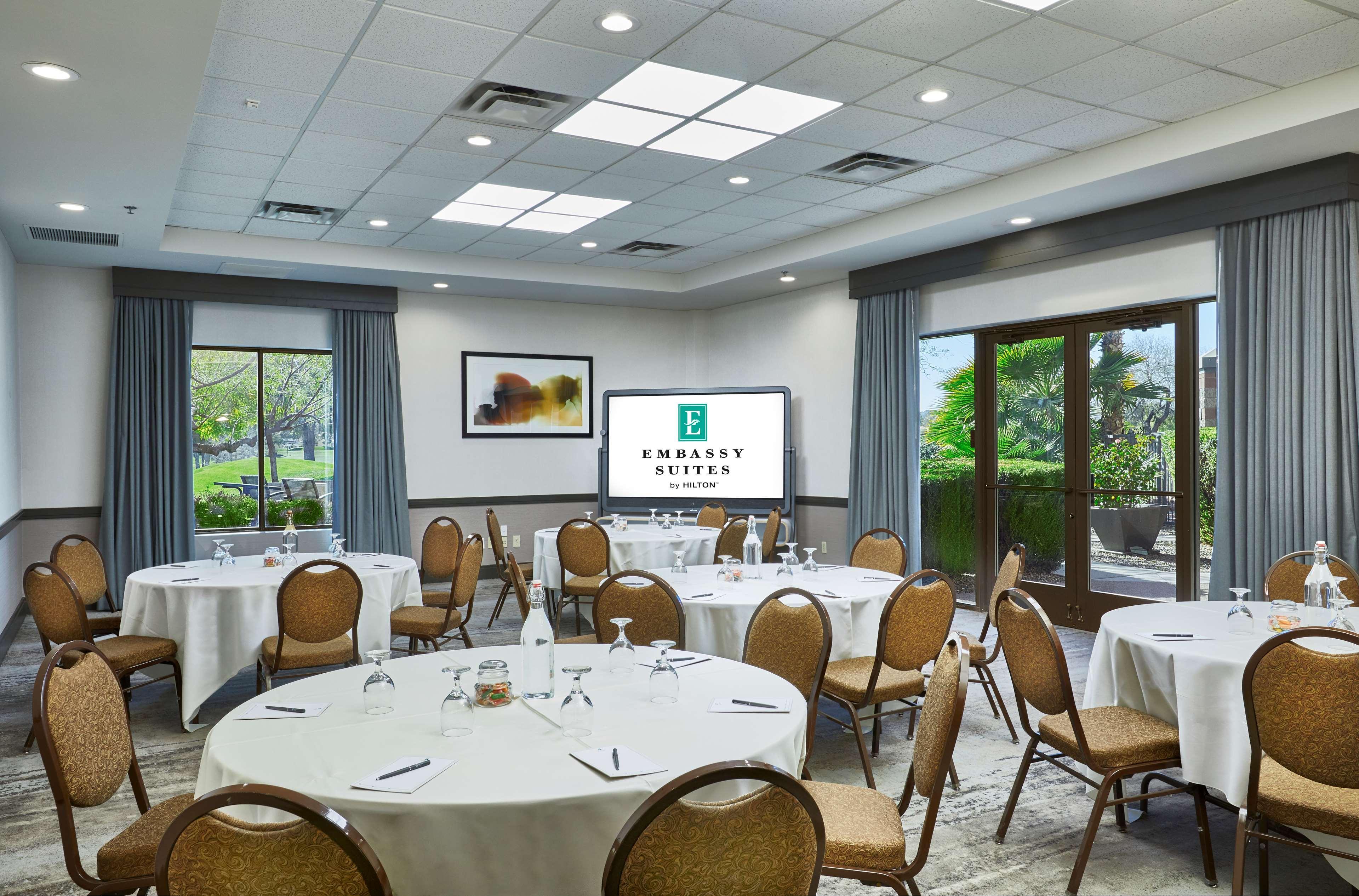 Hotel Embassy By Hilton Scottsdale 3*