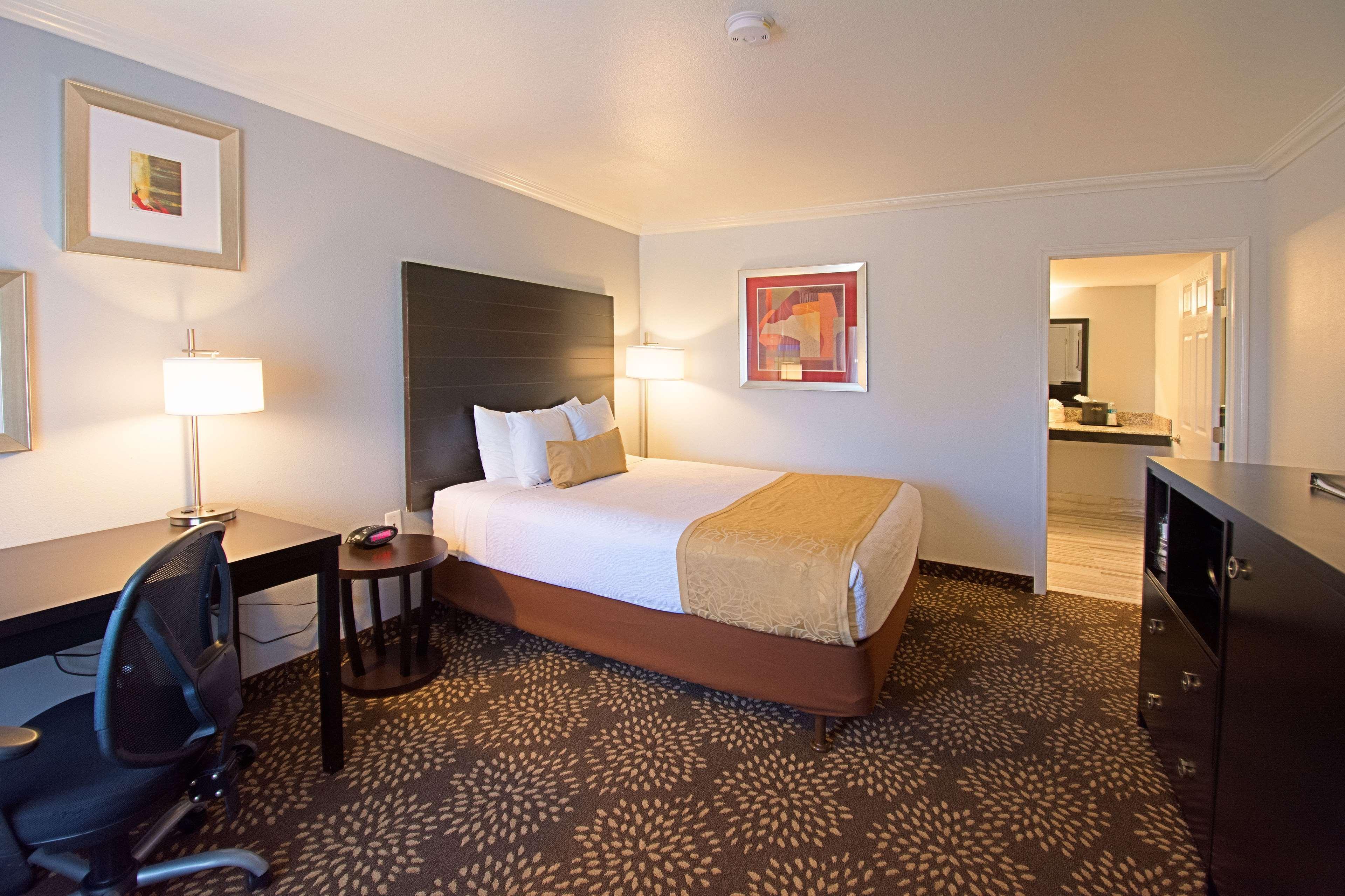 Western Mall & Hotel 3*
