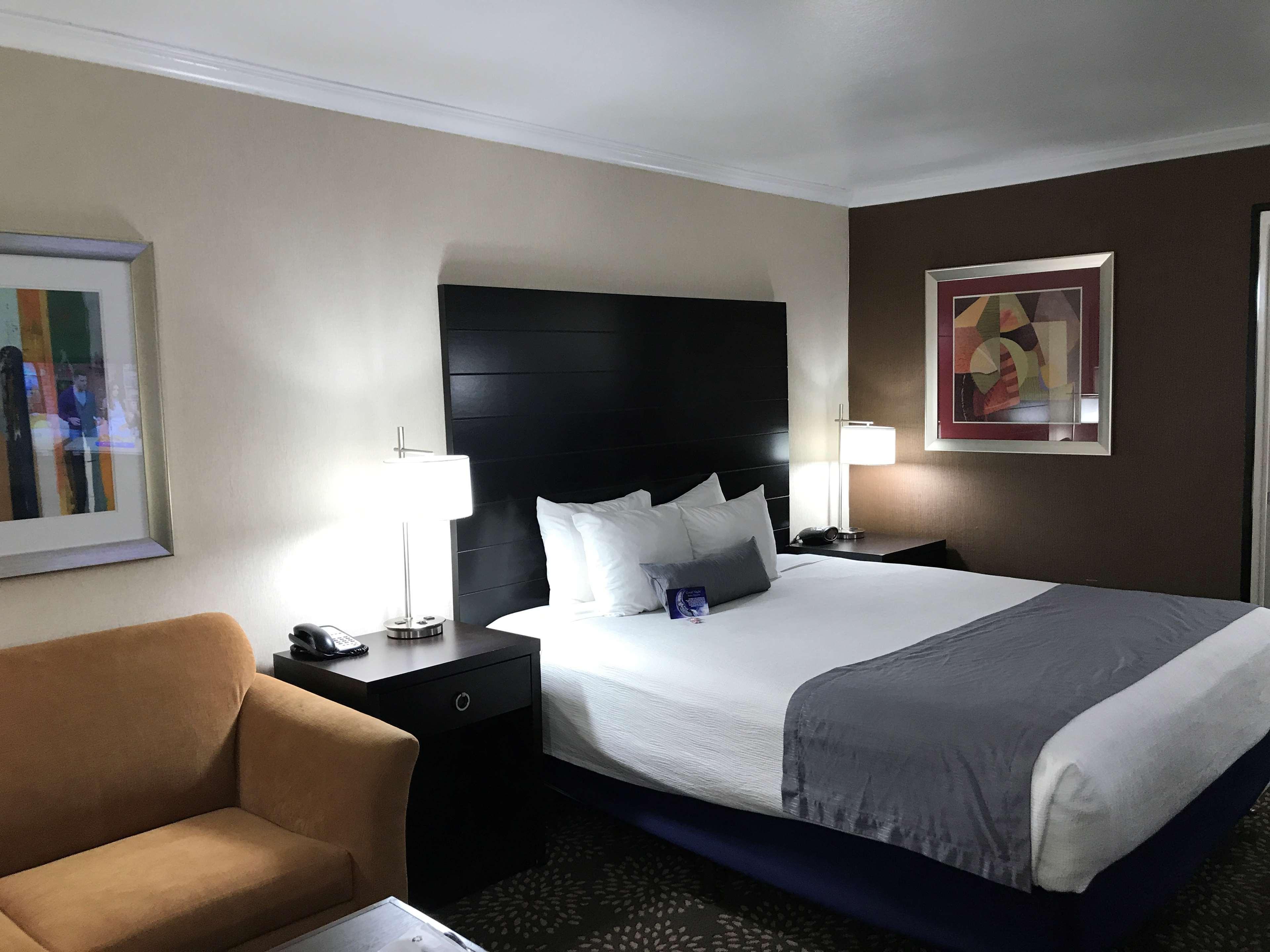 Western Mall & Hotel 3*