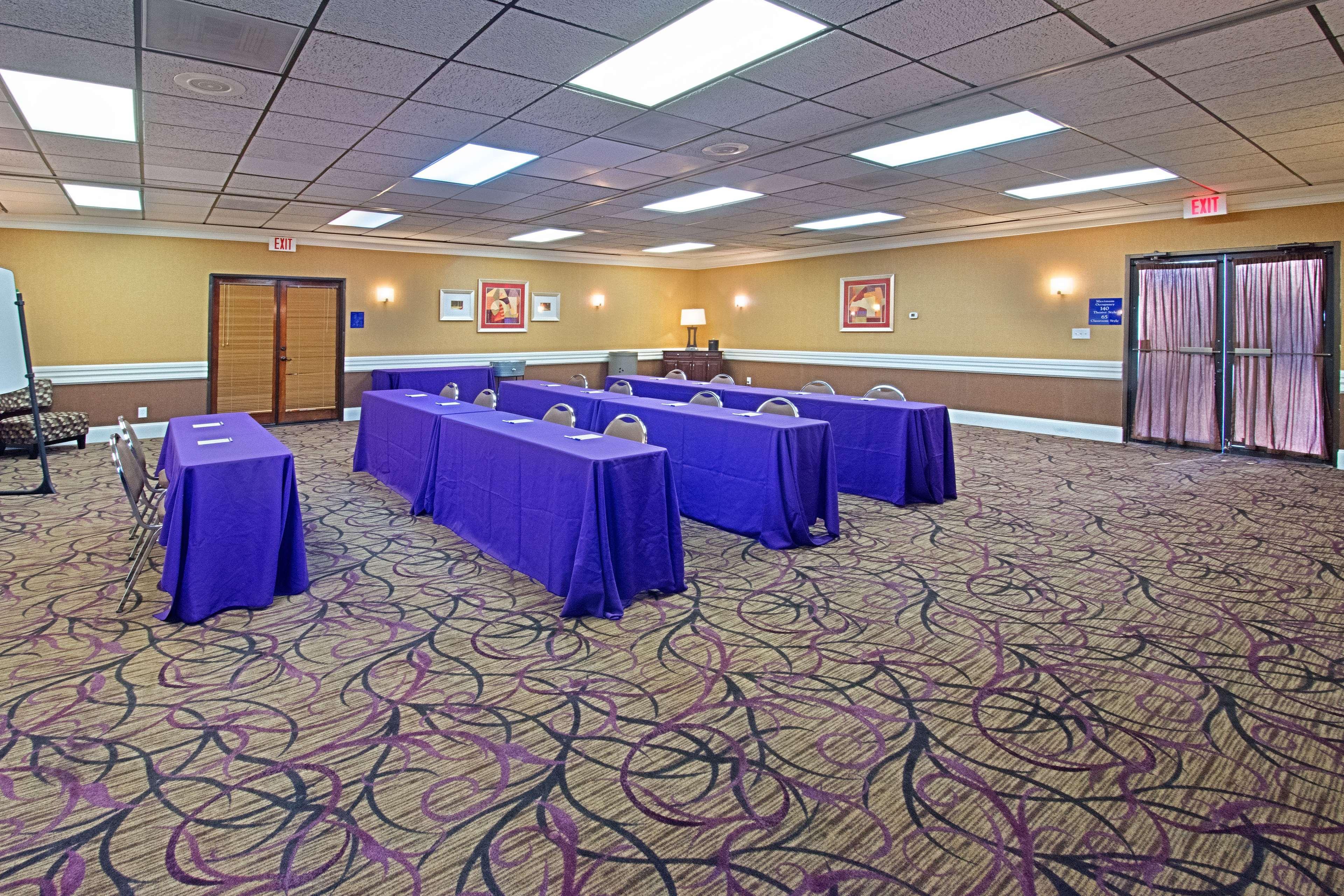 Western Mall & Hotel 3*