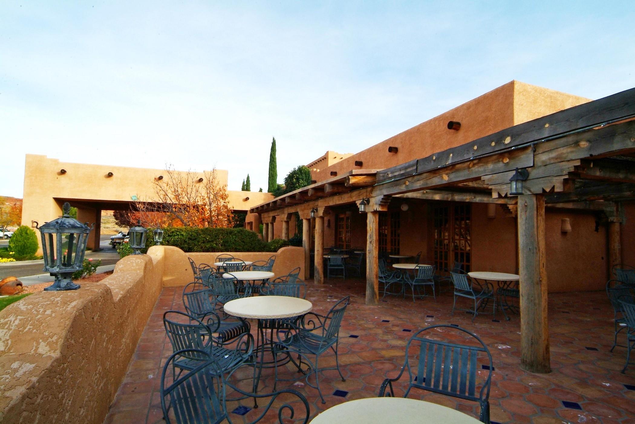 Courtyard At Powell Hotel