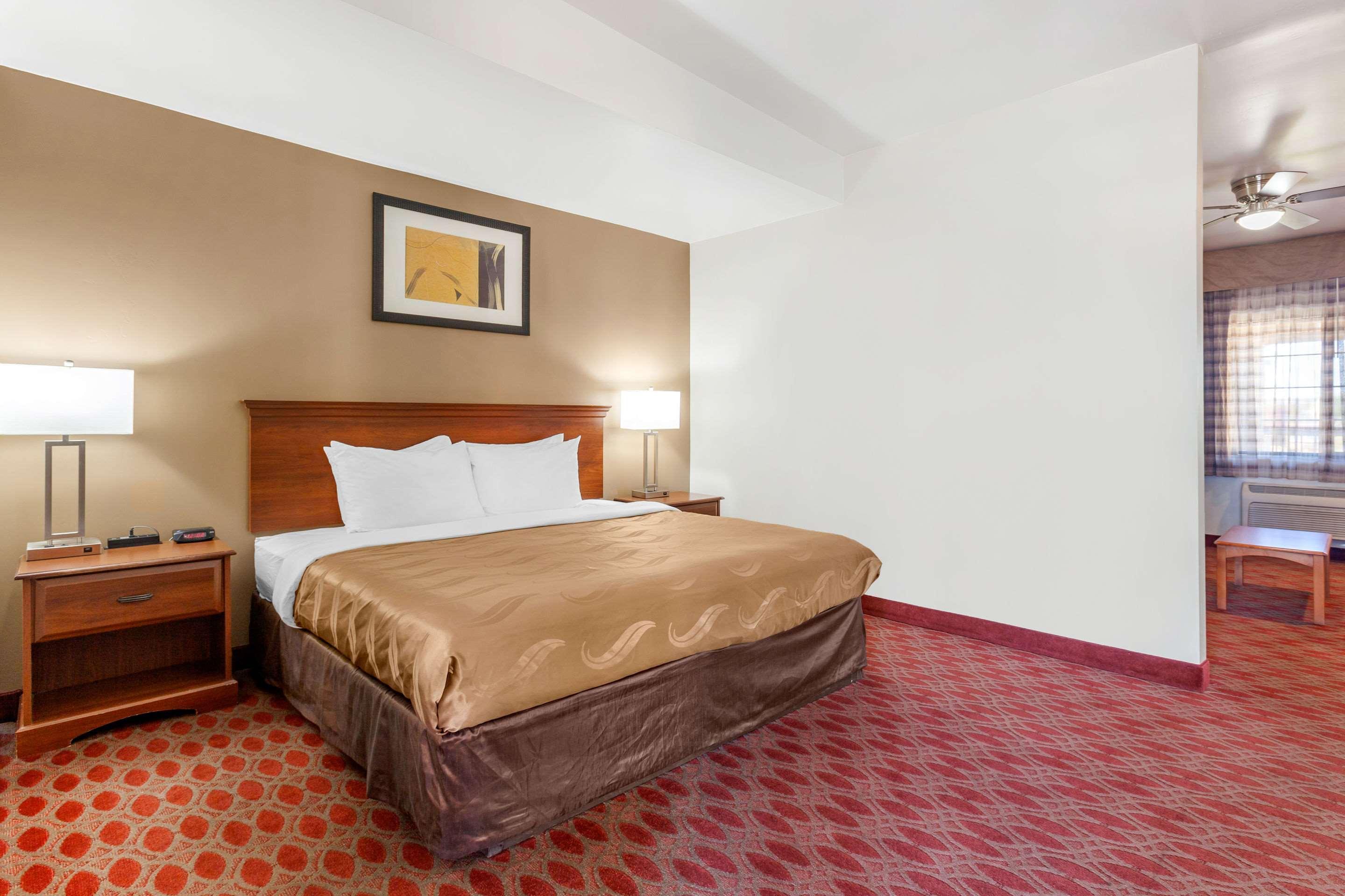 Quality & - Phoenix West 2*