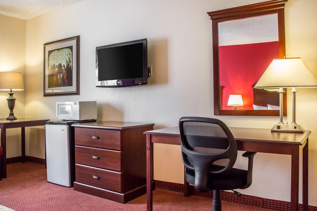 Americana Hotel