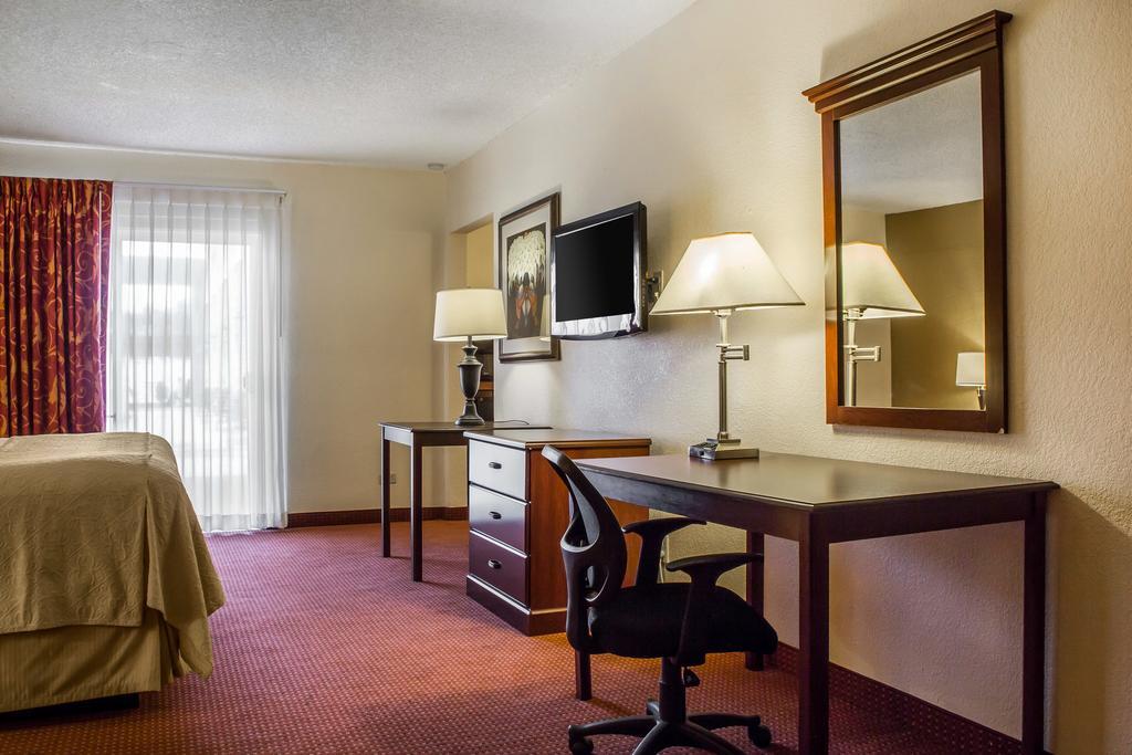 Americana Hotel