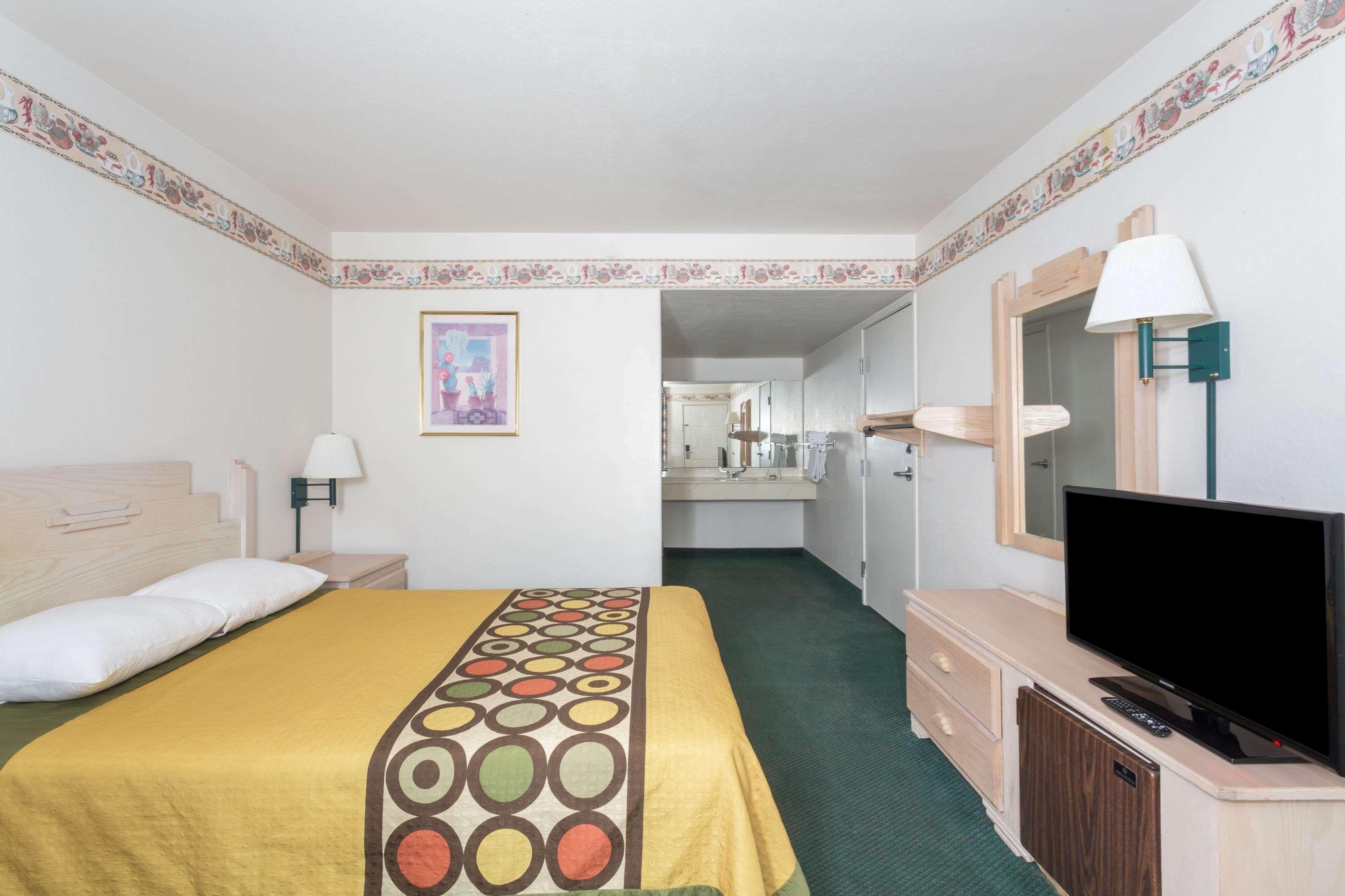 Super 8 By Wyndham Hotel