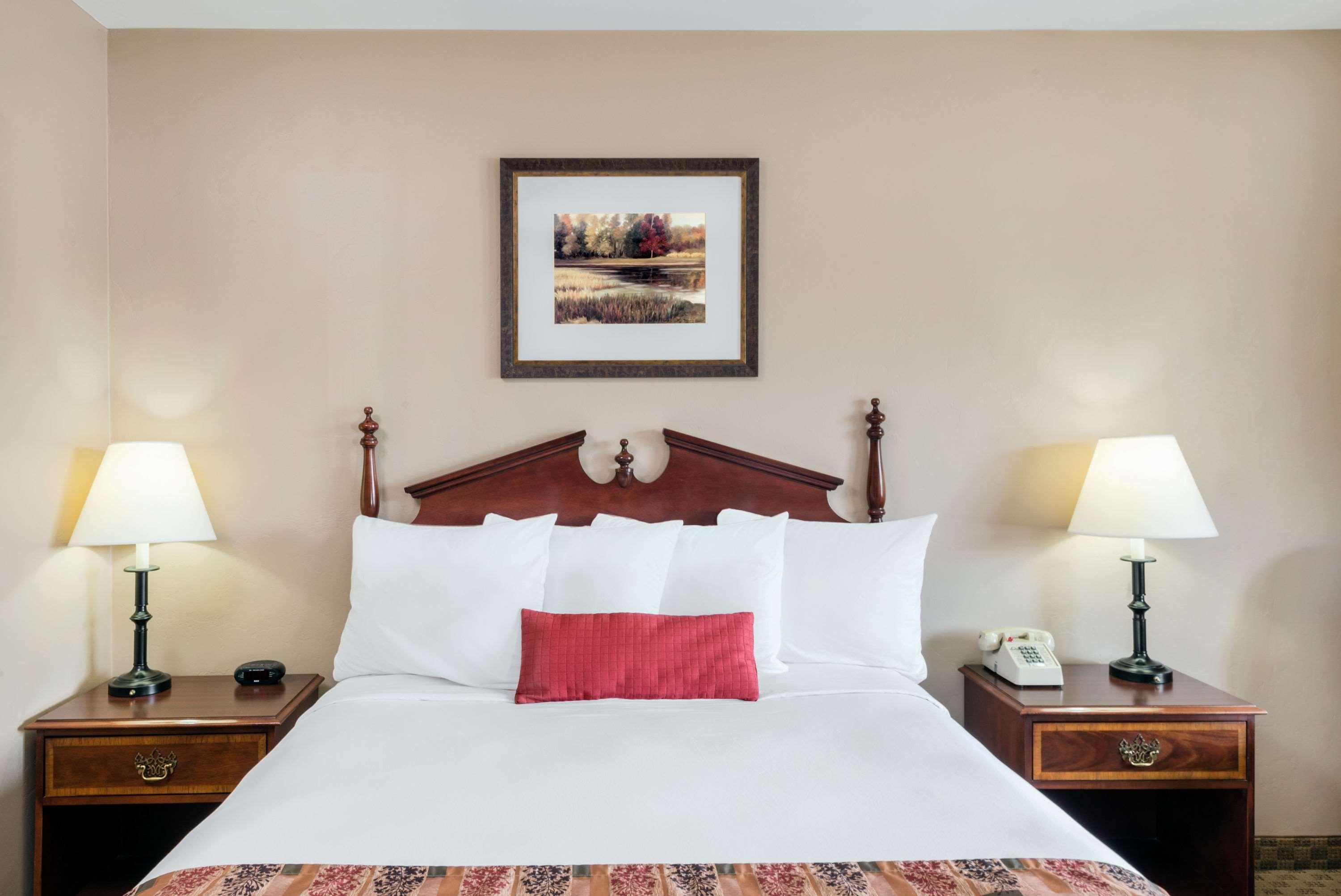 Hotel Days By Wyndham Show
