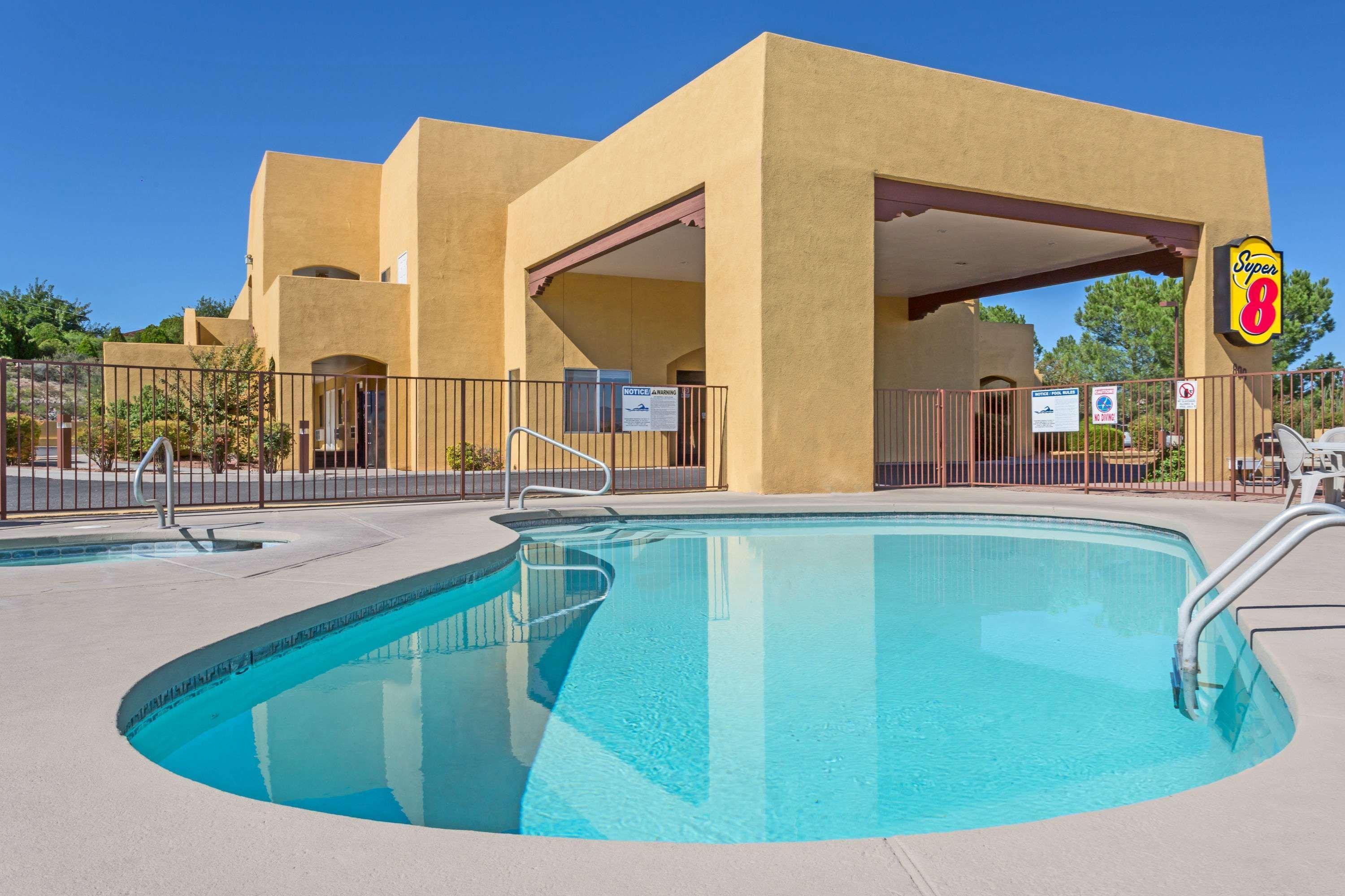Super 8 By Wyndham Hotel