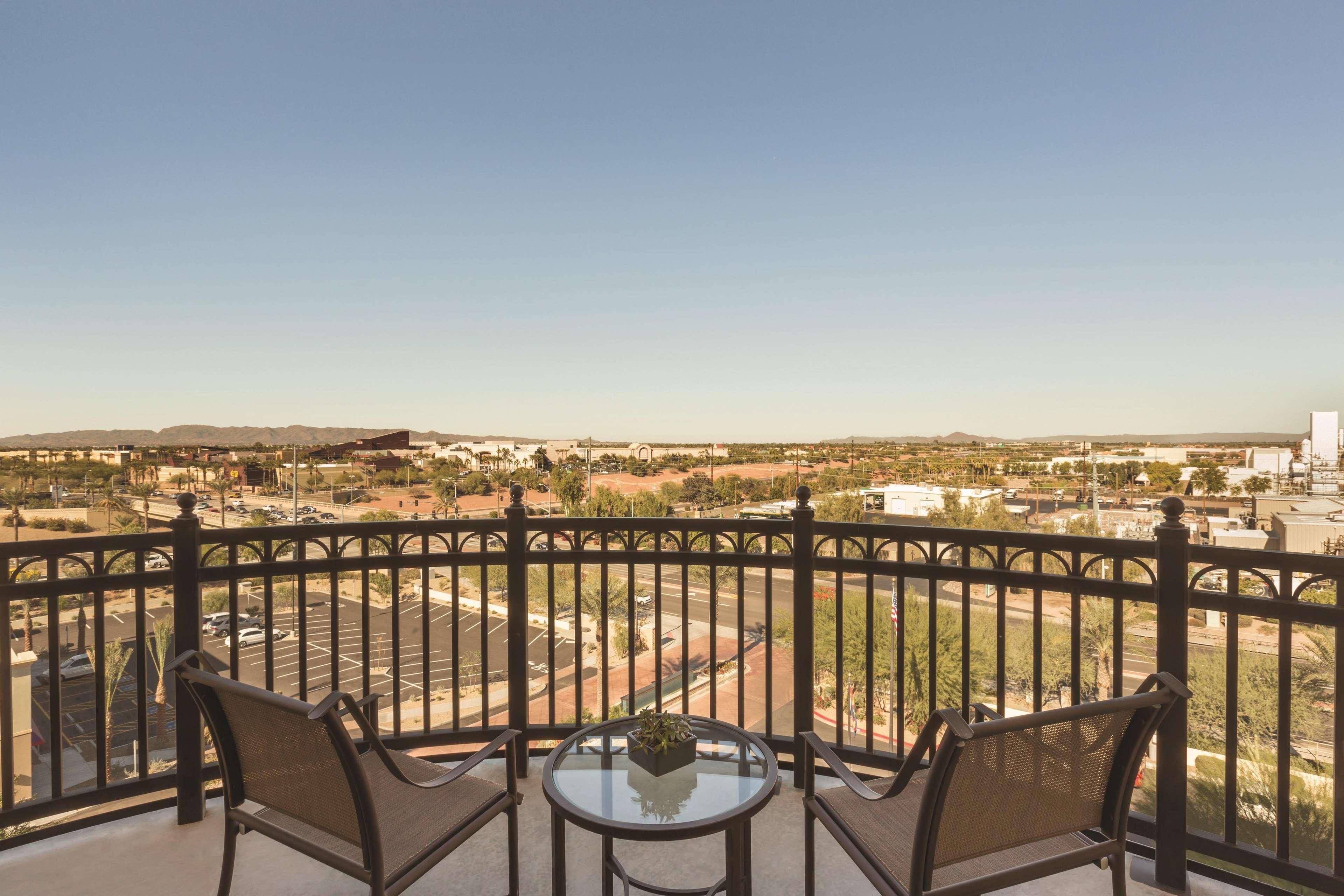 Hilton Phoenix Hotel 4*