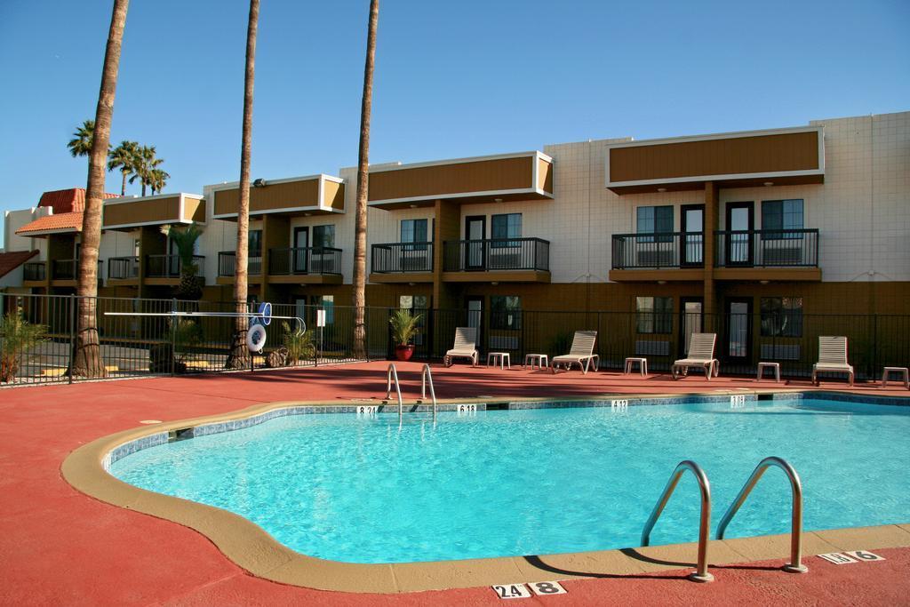 Hotel 6 Az Near Downtown & Sloan Park