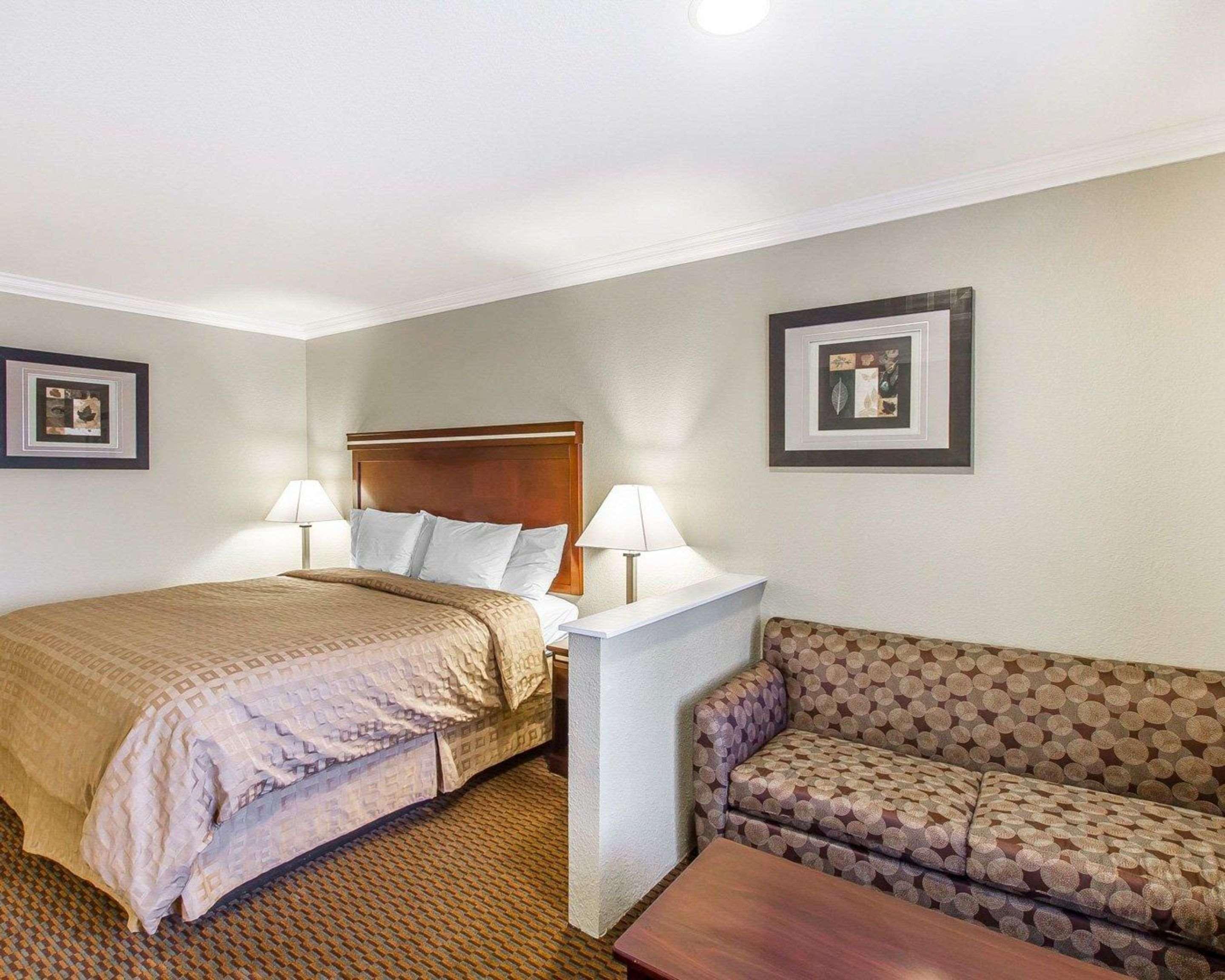 6 Az Near Downtown & Sloan Park Hotel 4*