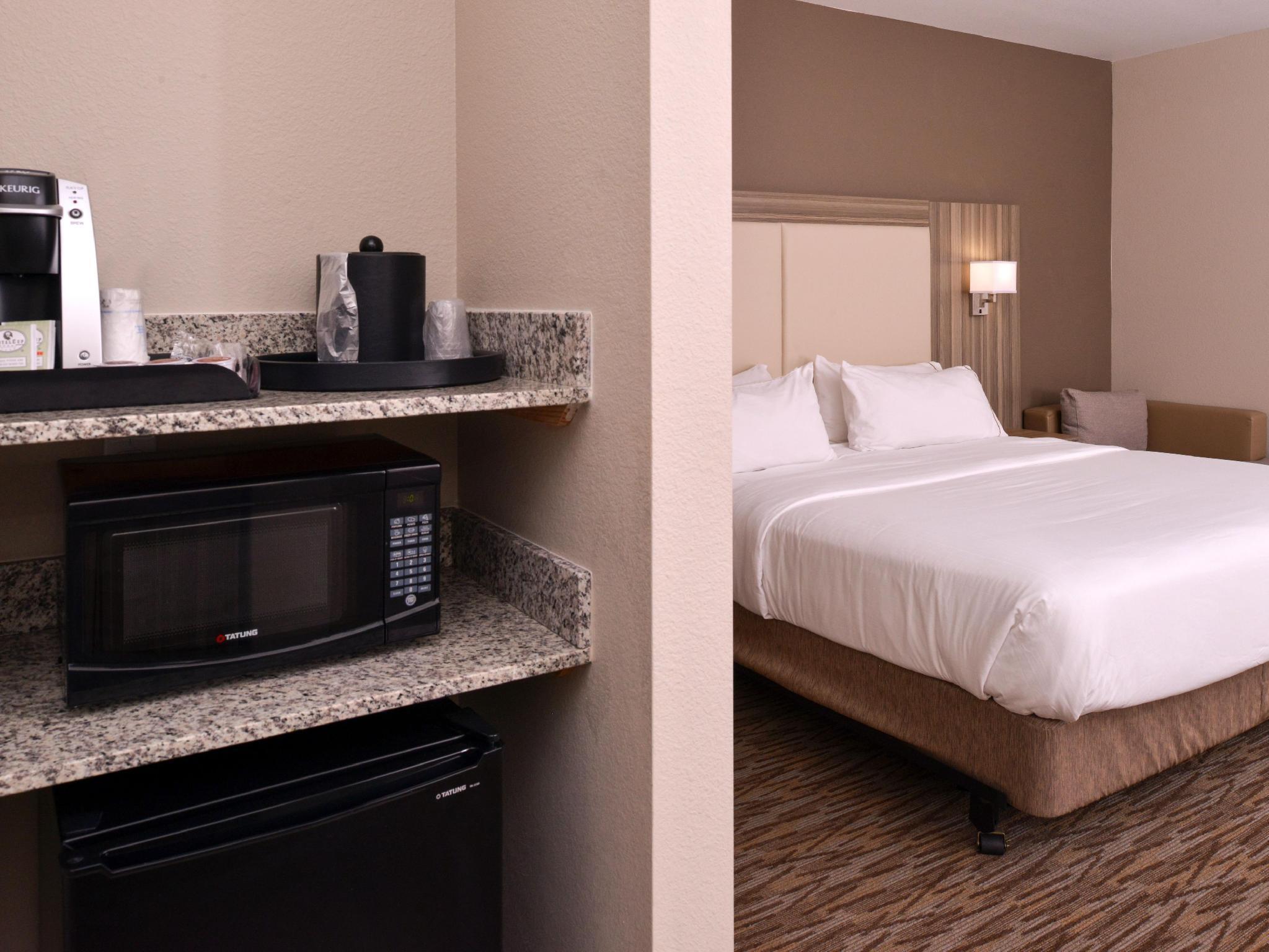Hotel Express & By Ihg Williams