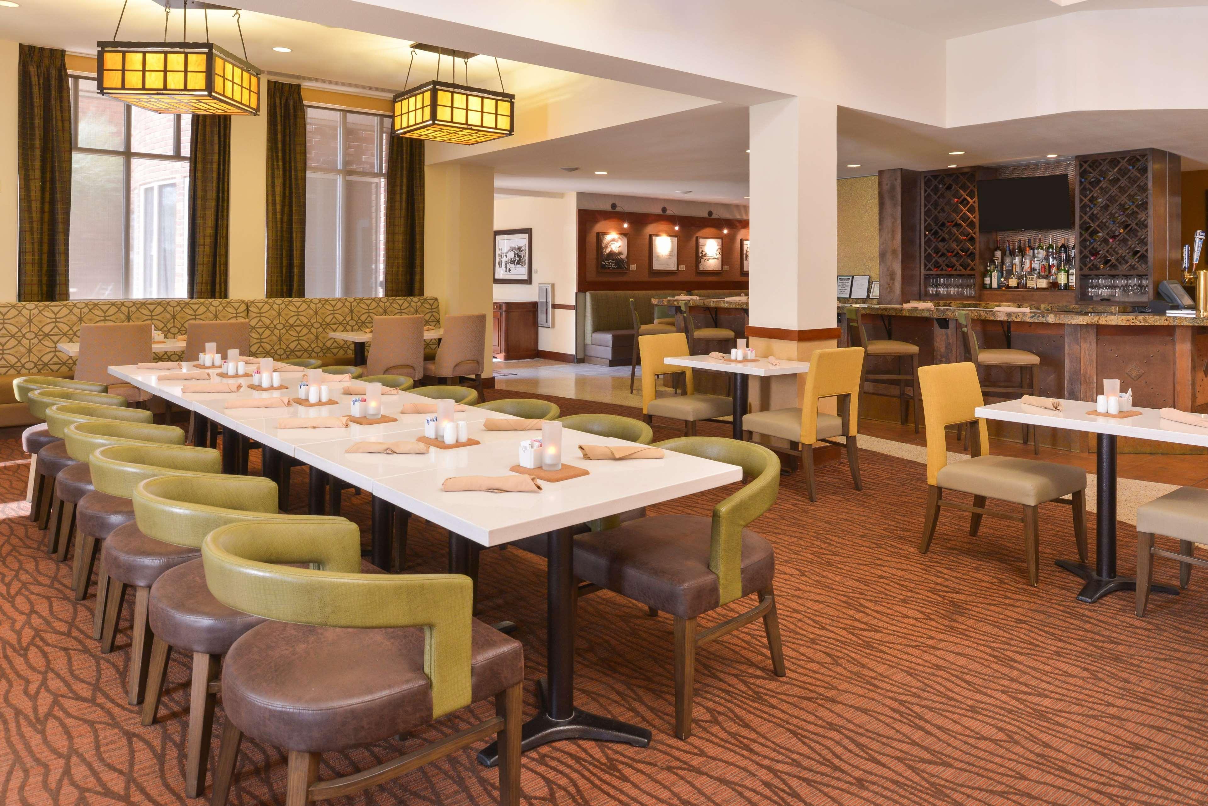 Hilton Garden Pivot Point 3*