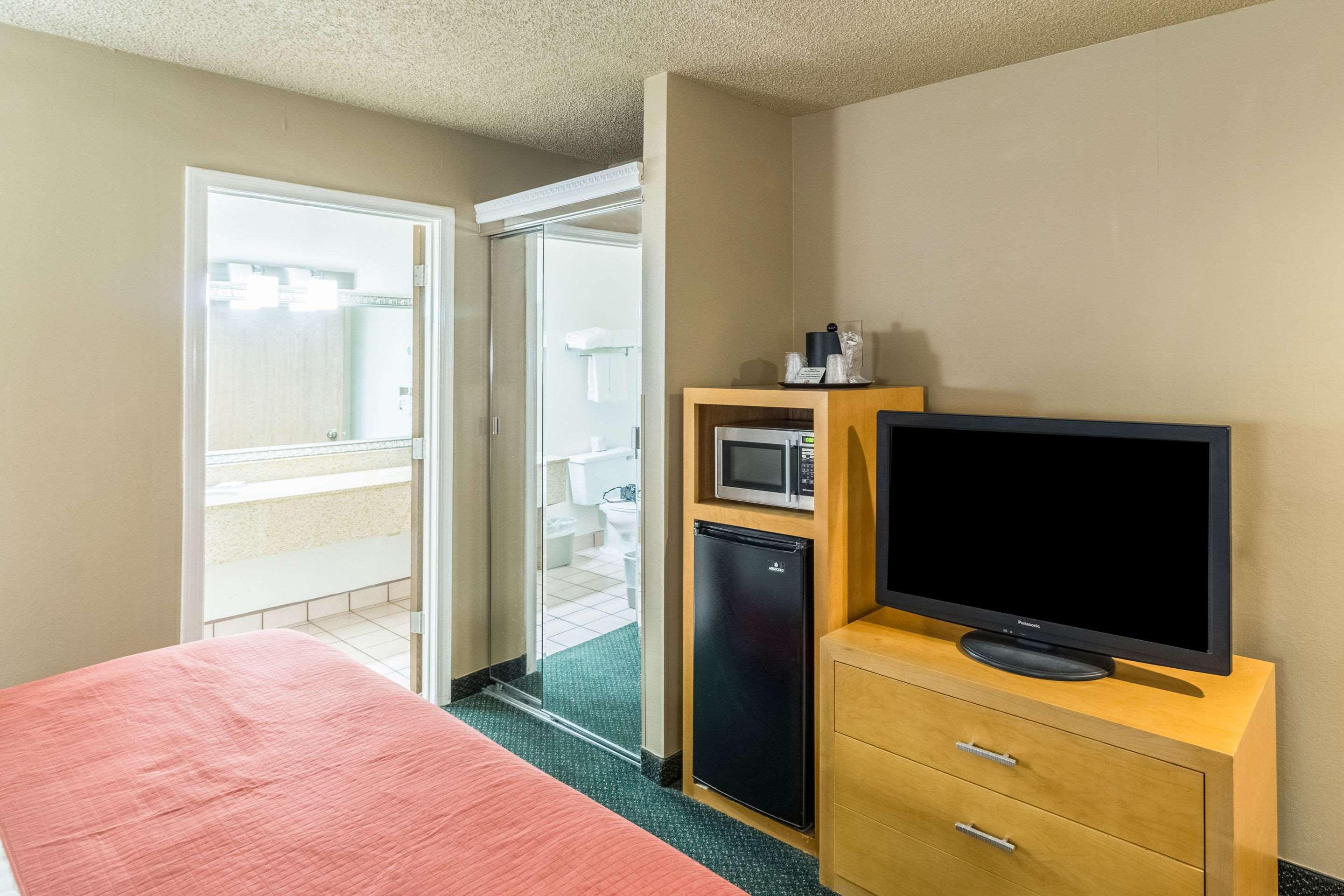 Quality I-10 Hotel 3*