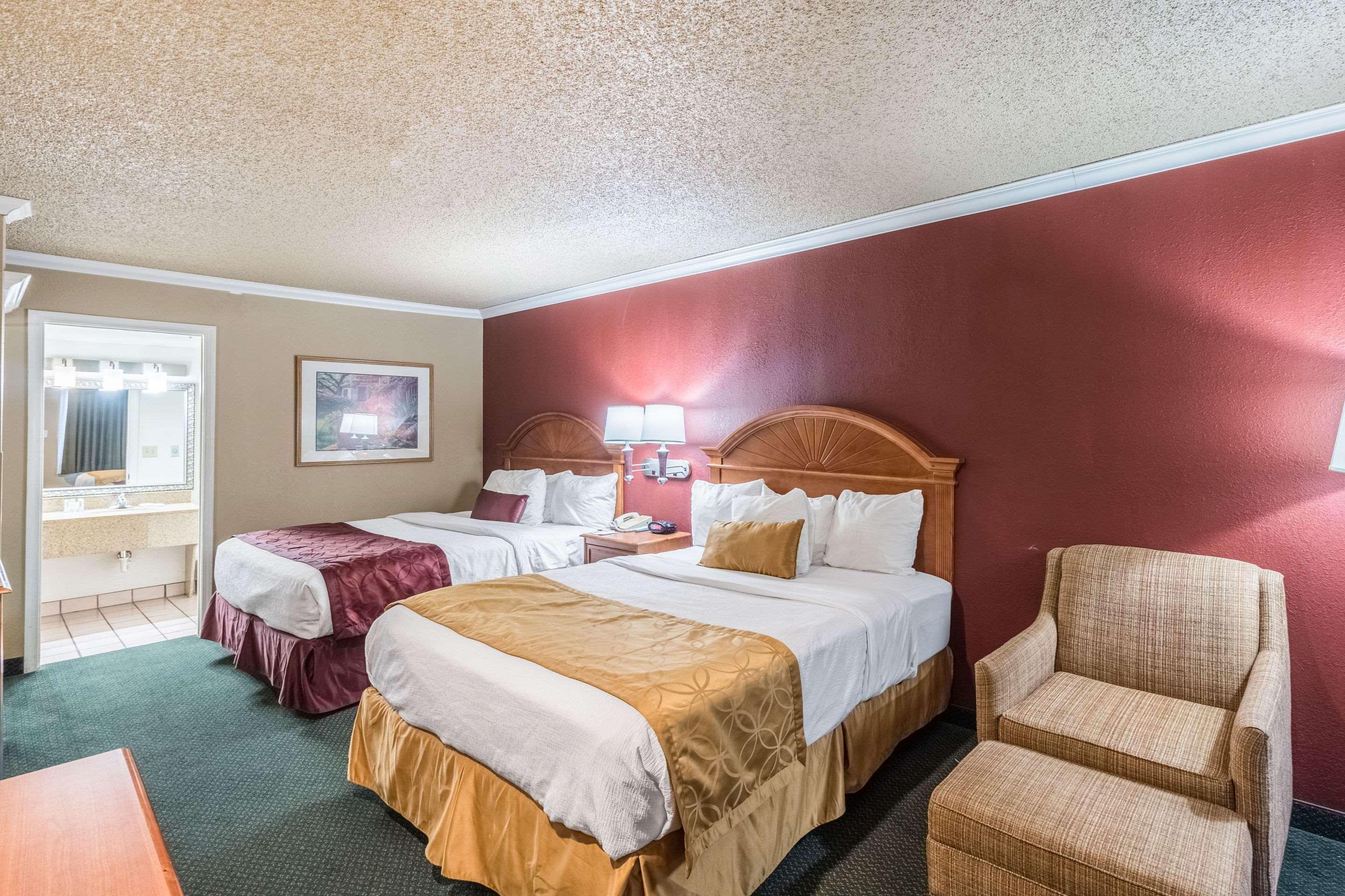 Quality I-10 Hotel 3*