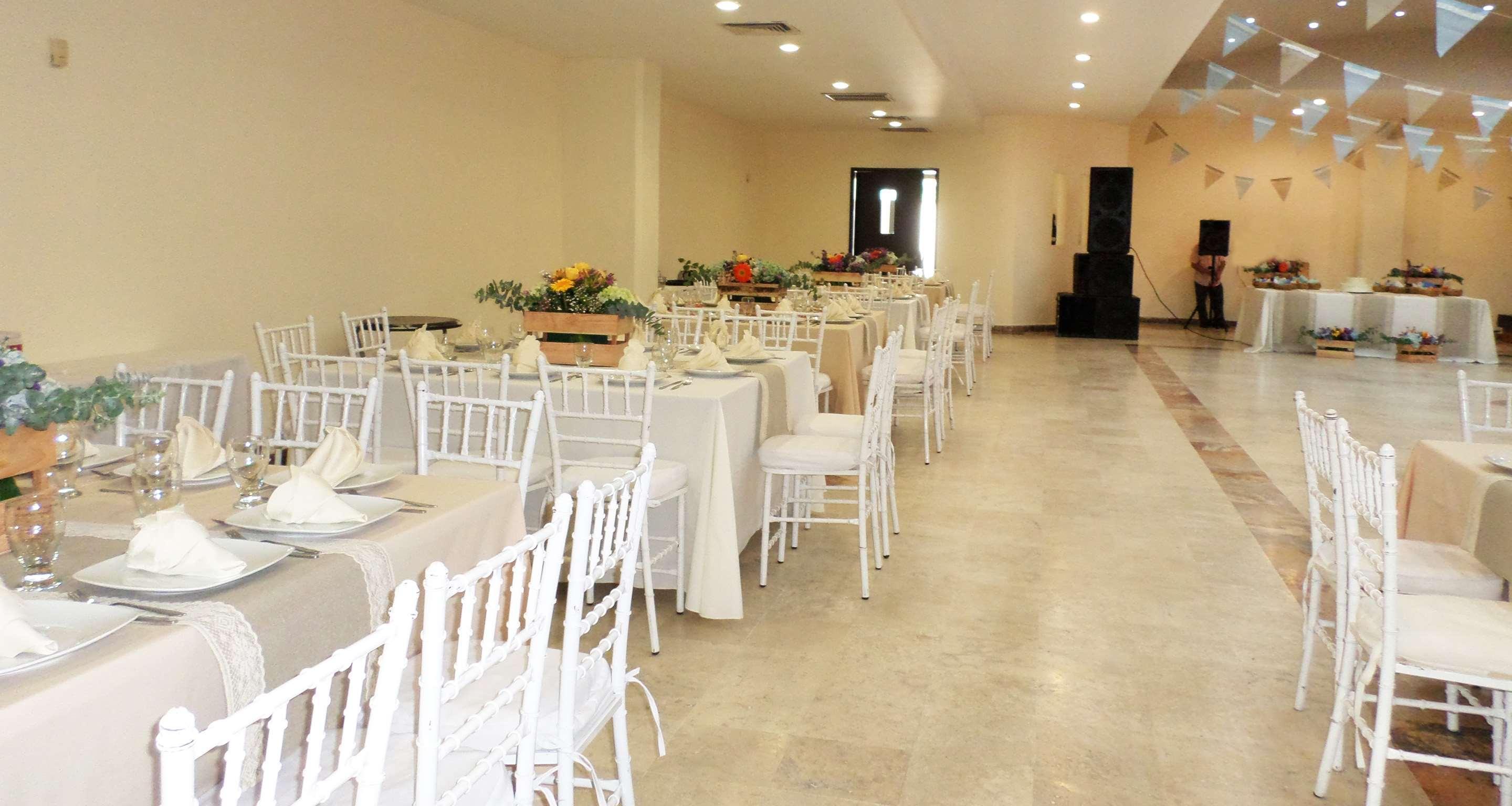 Western Copper Hills Hotel 3*