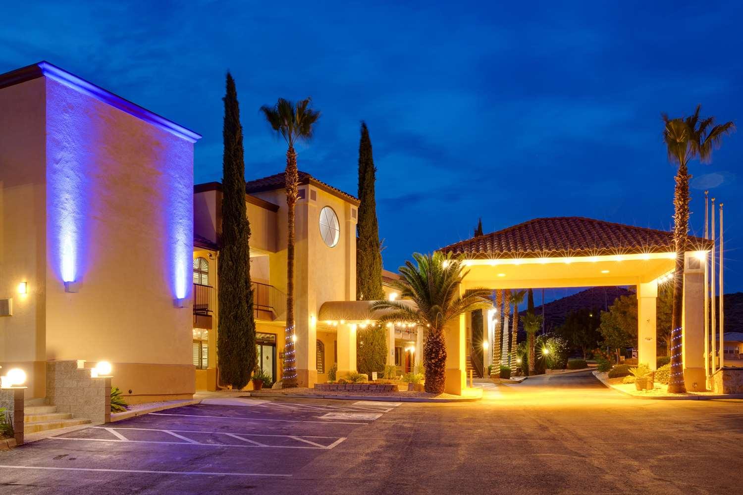 Western Copper Hills Hotel 3*
