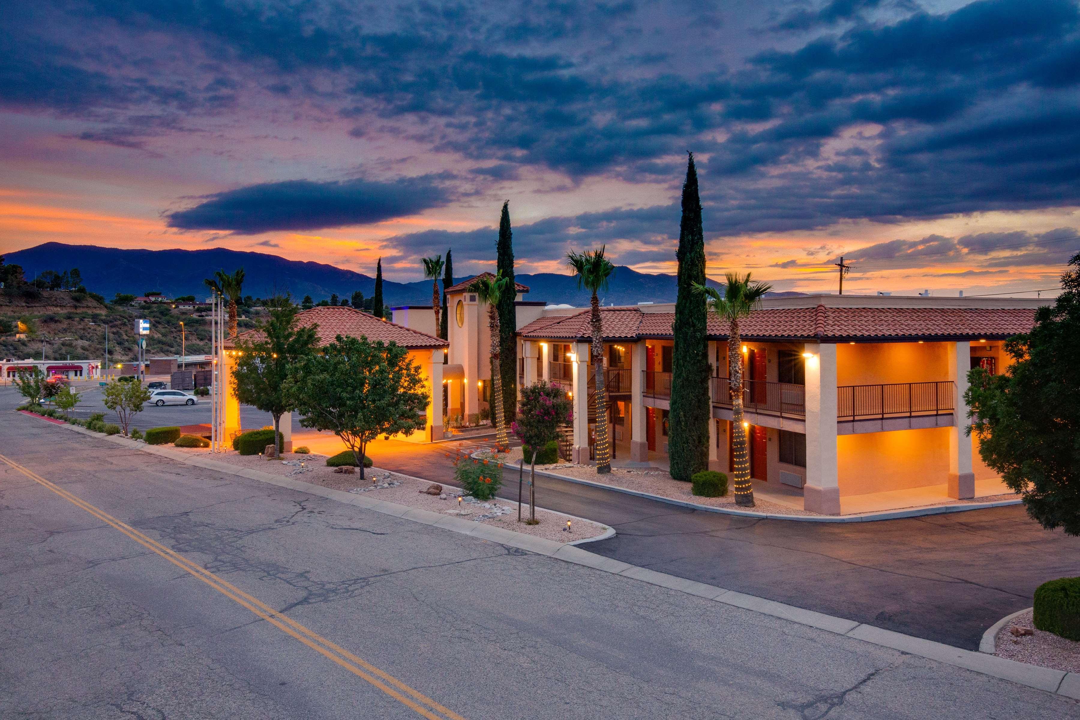 Western Copper Hills Hotel