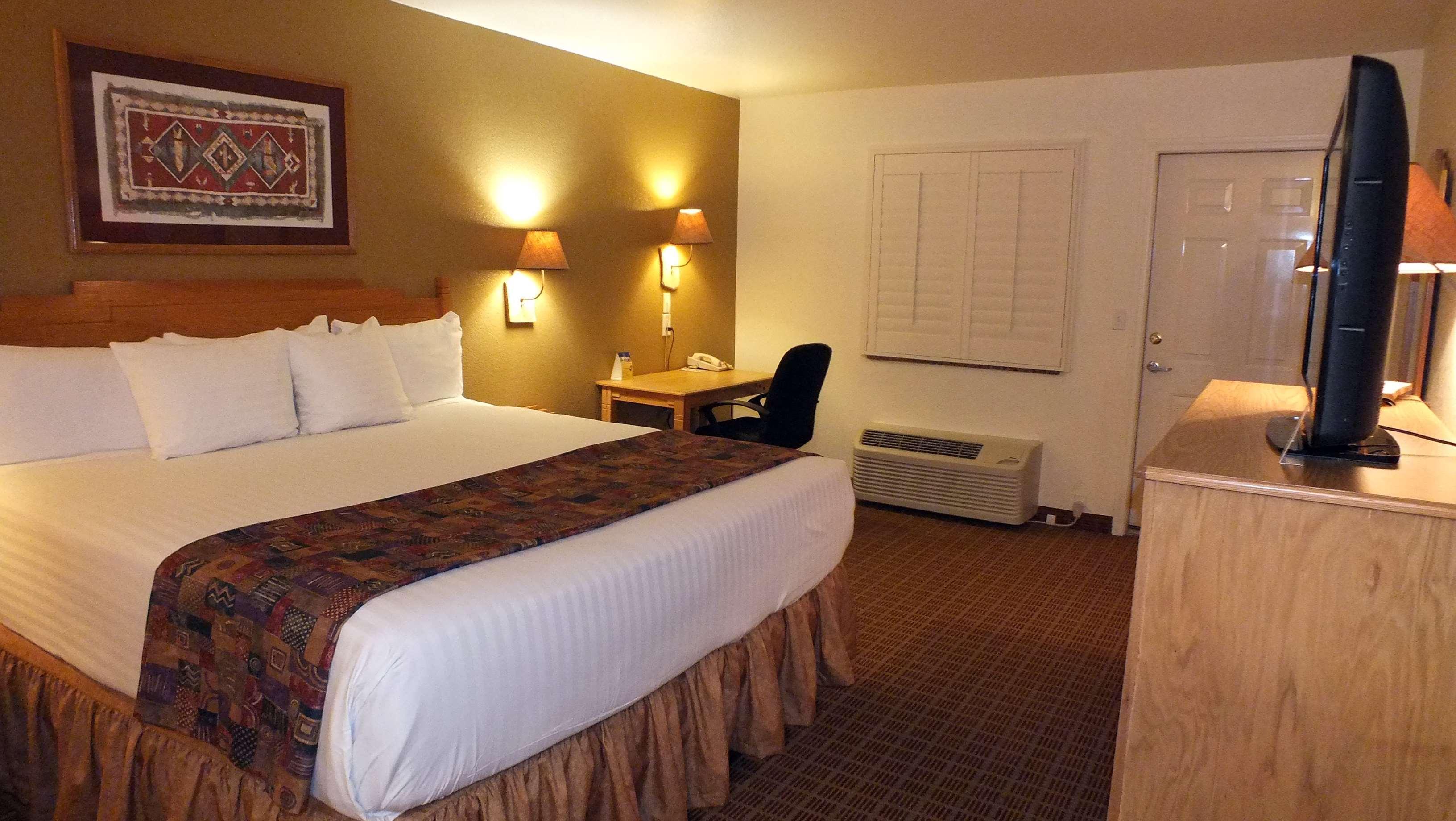 Western & Hotel 3*