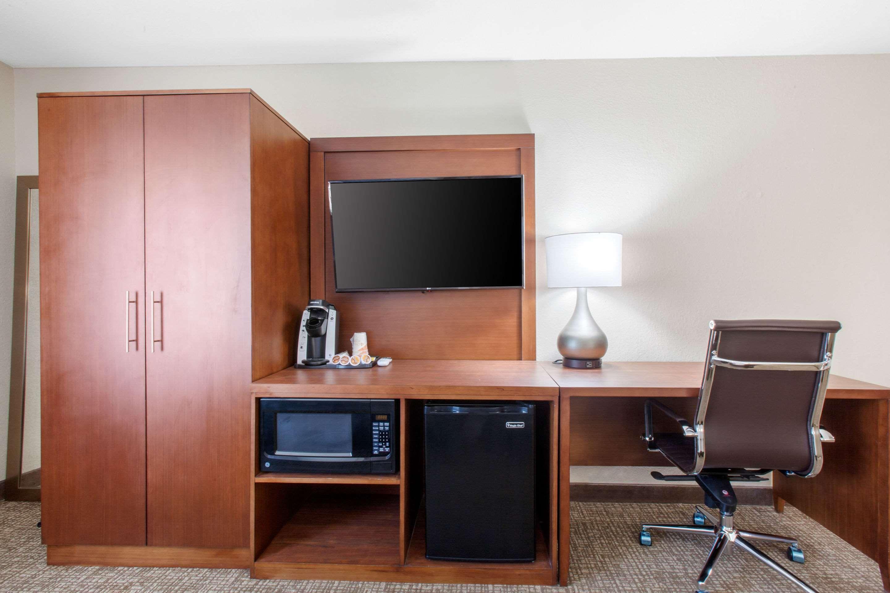 Comfort & Pinetop Show Hotel Lakeside