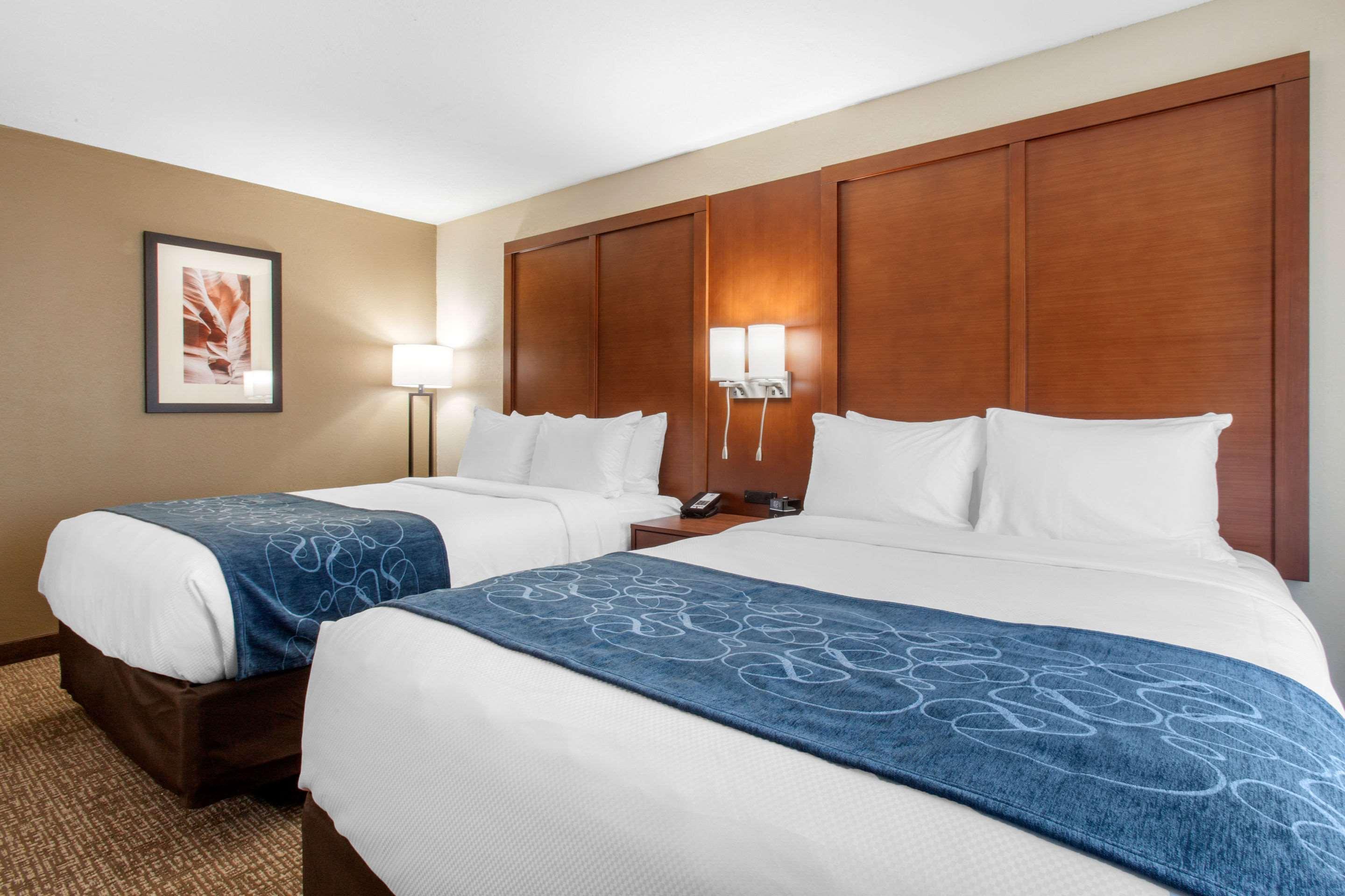 Hotel Comfort & Pinetop Show 2*