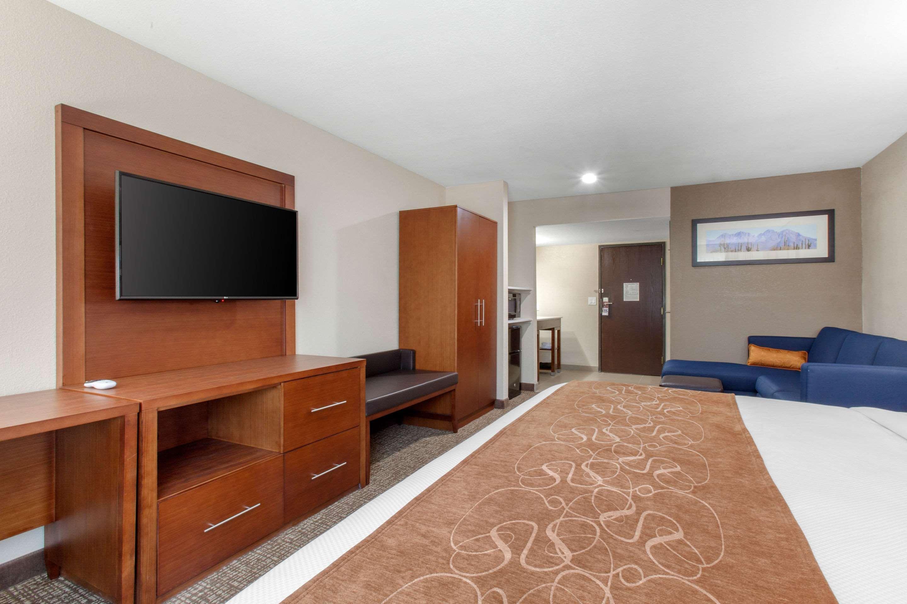 Comfort & Pinetop Show 2* Lakeside