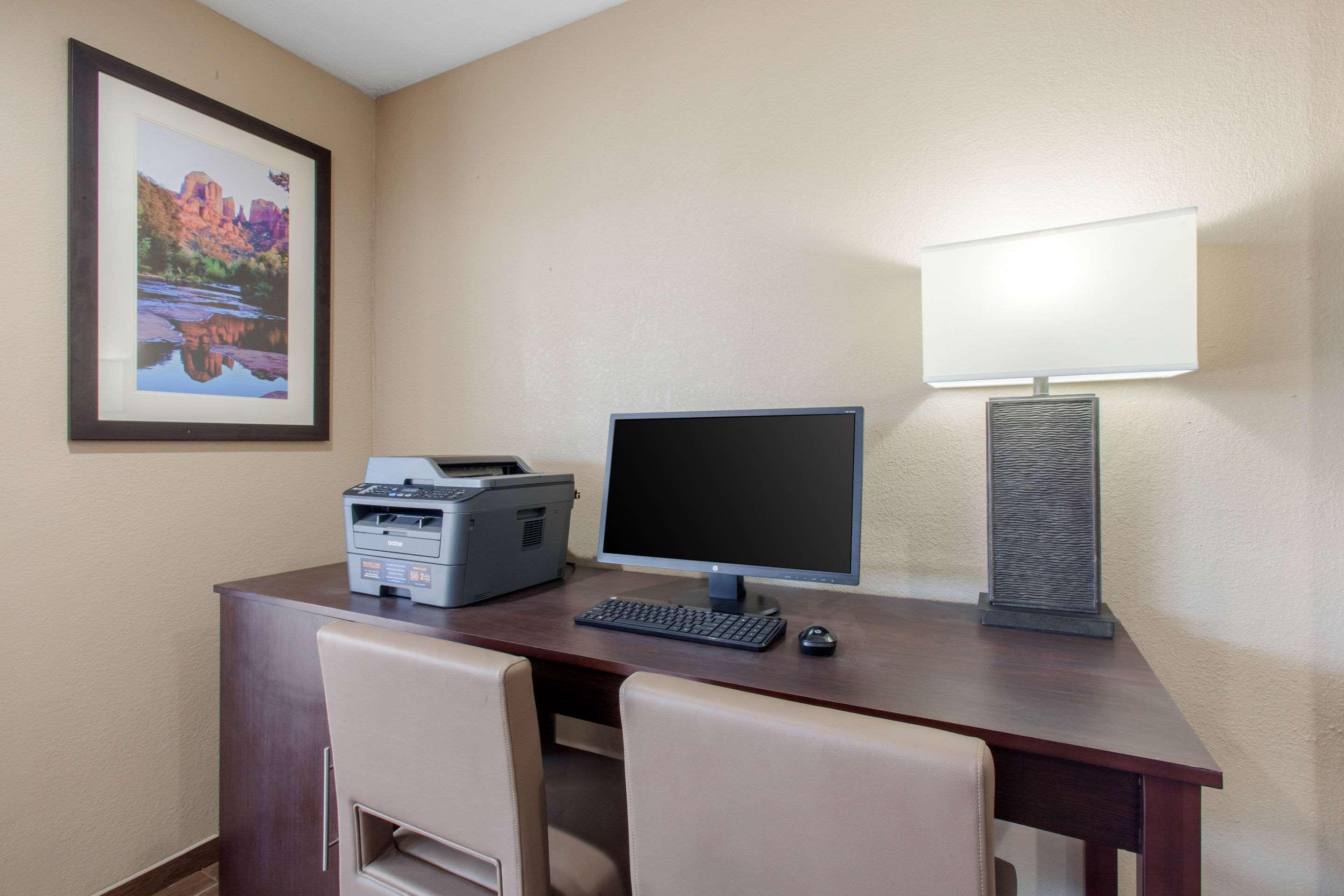 Hotel Comfort & Pinetop Show