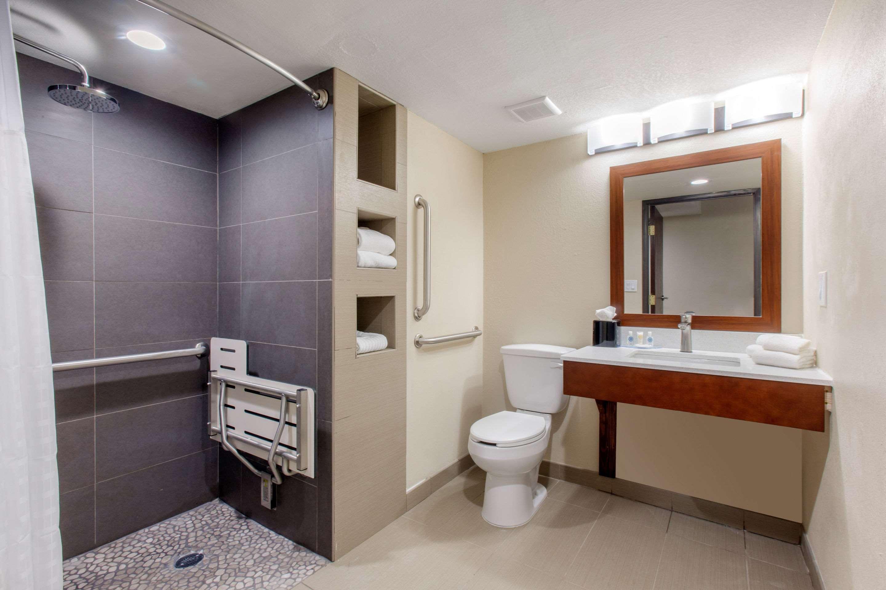 Comfort & Pinetop Show 2*