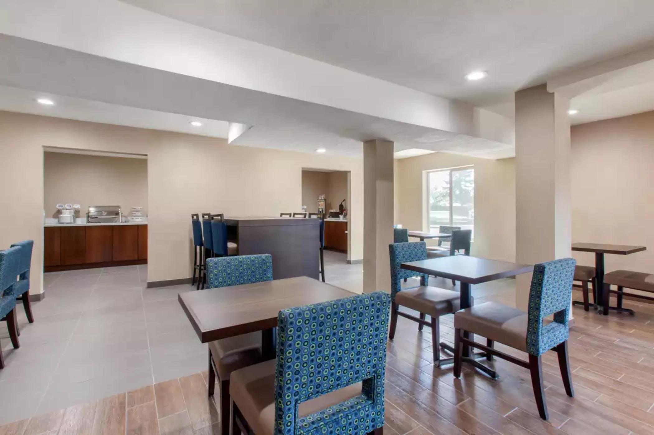 Hotel Comfort & Pinetop Show