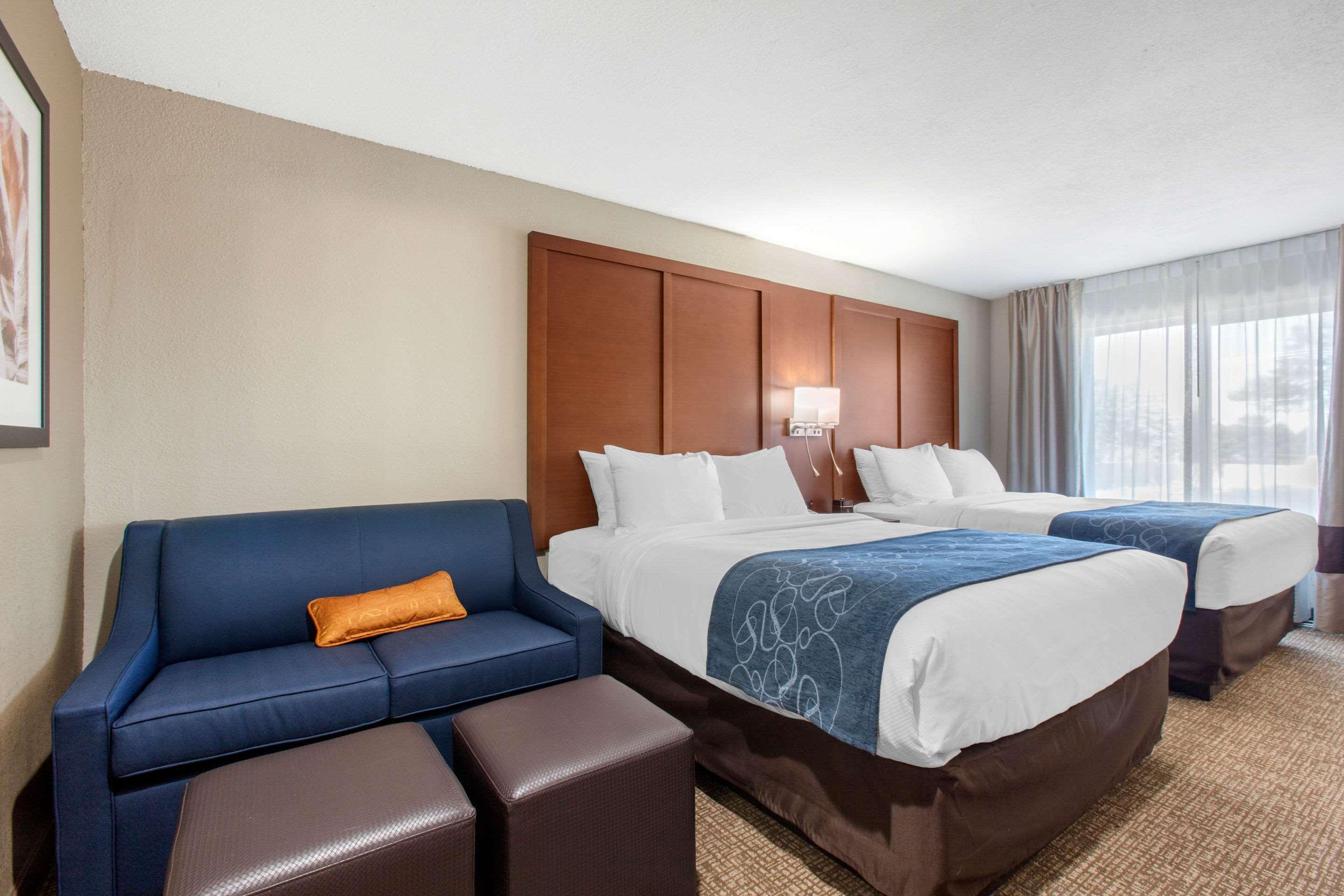 Hotel Comfort & Pinetop Show