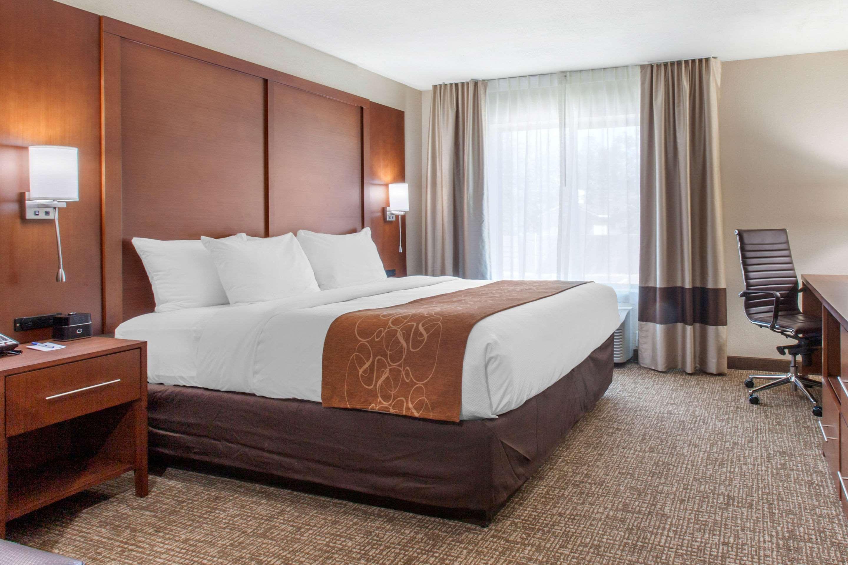 Comfort & Pinetop Show Hotel Lakeside