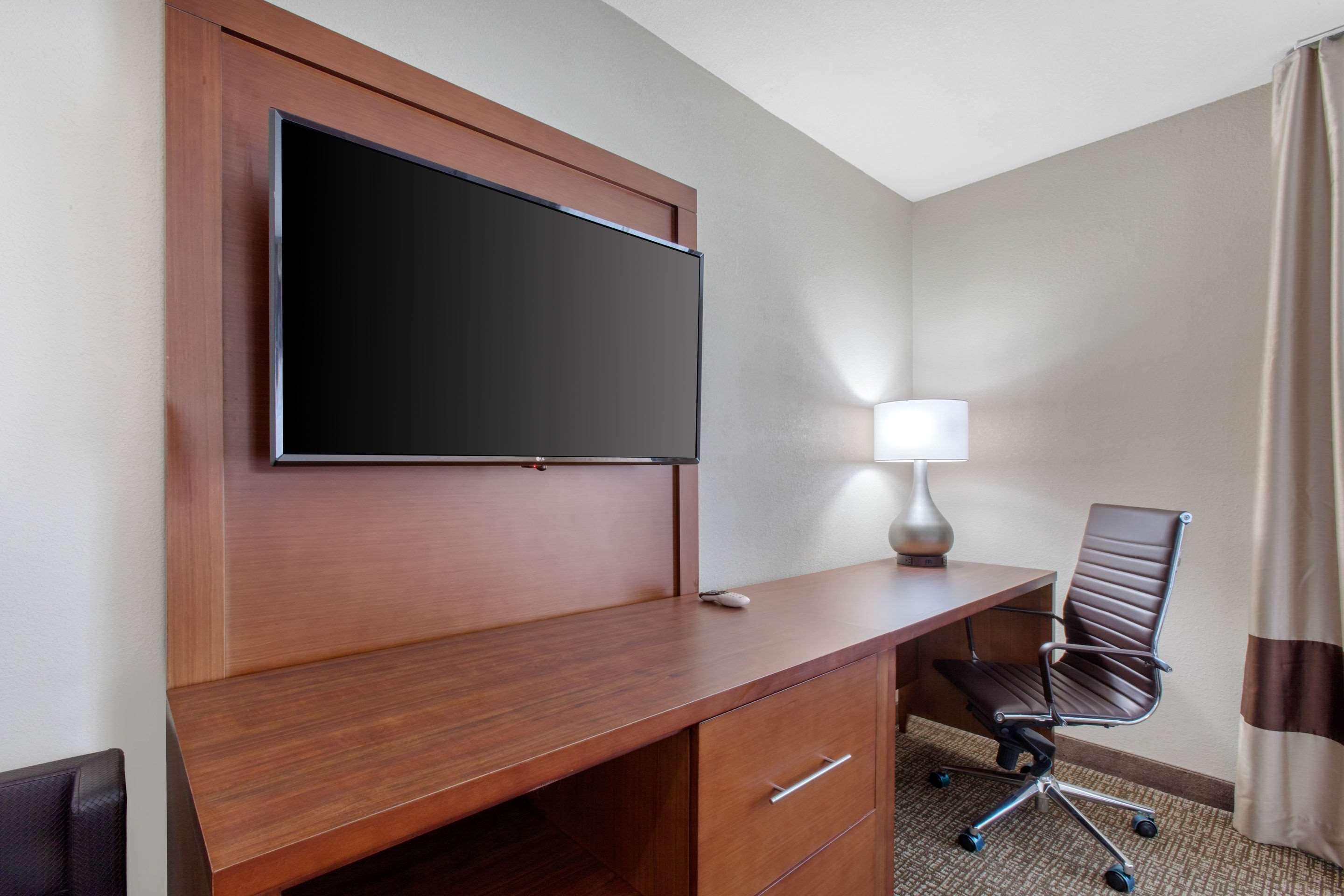 Hotel Comfort & Pinetop Show Lakeside