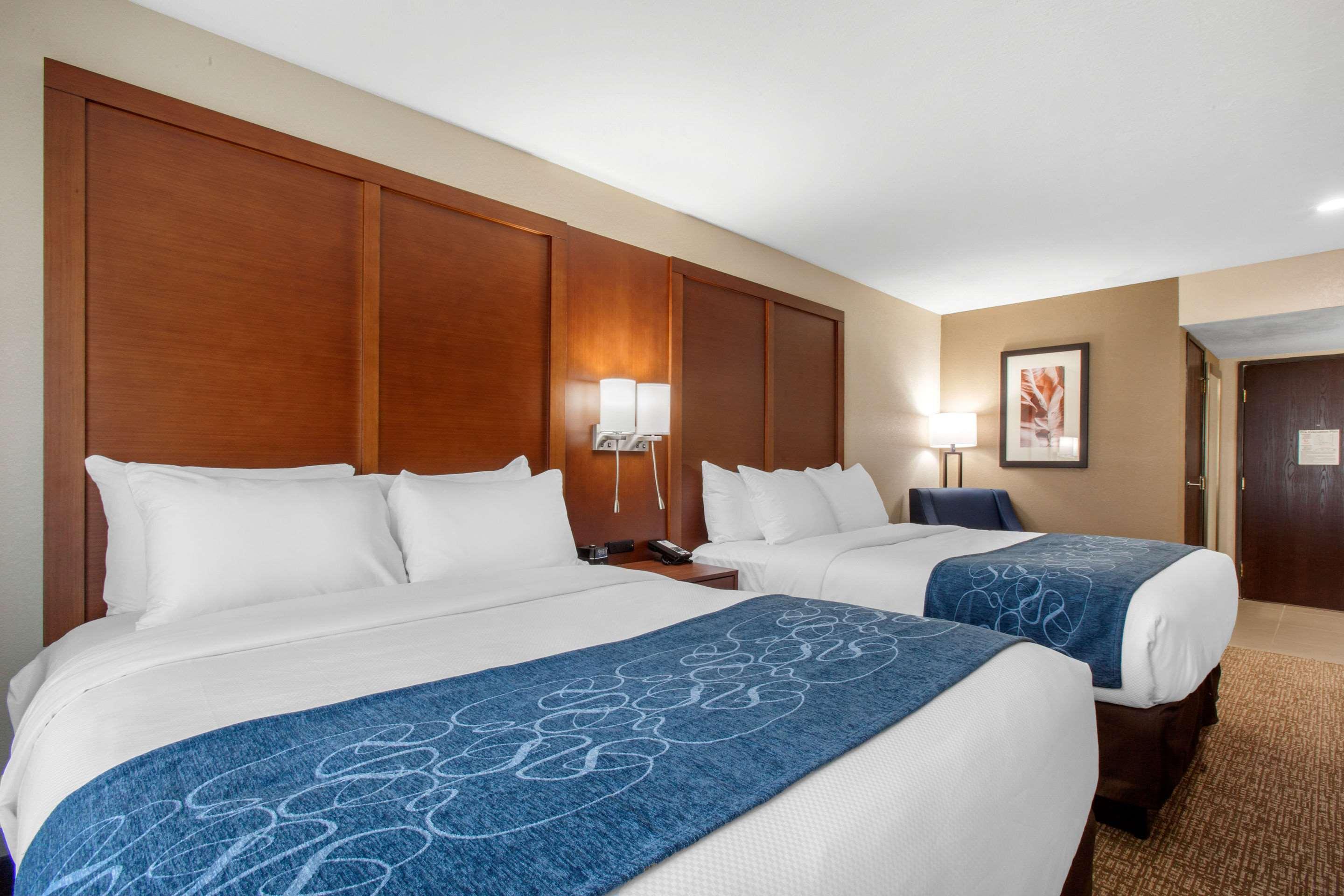 Hotel Comfort & Pinetop Show