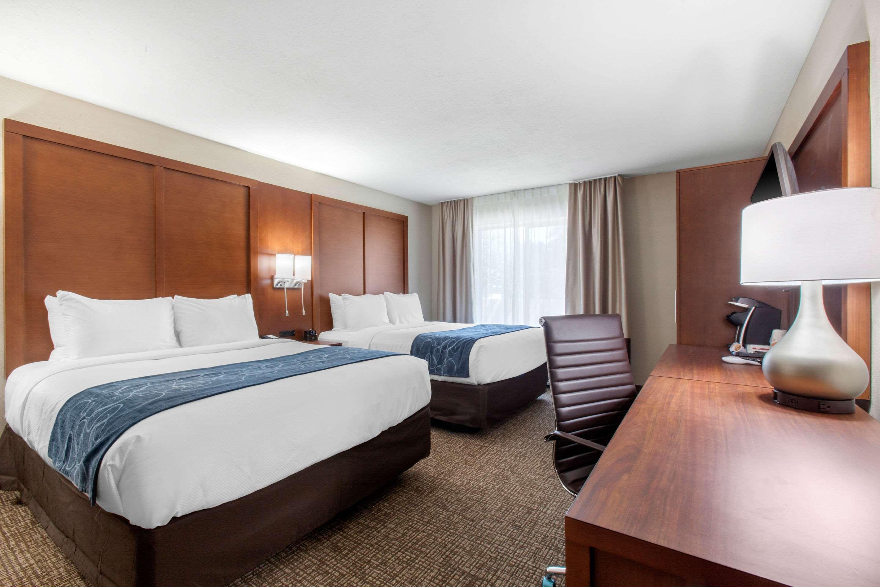 Comfort & Pinetop Show Lakeside