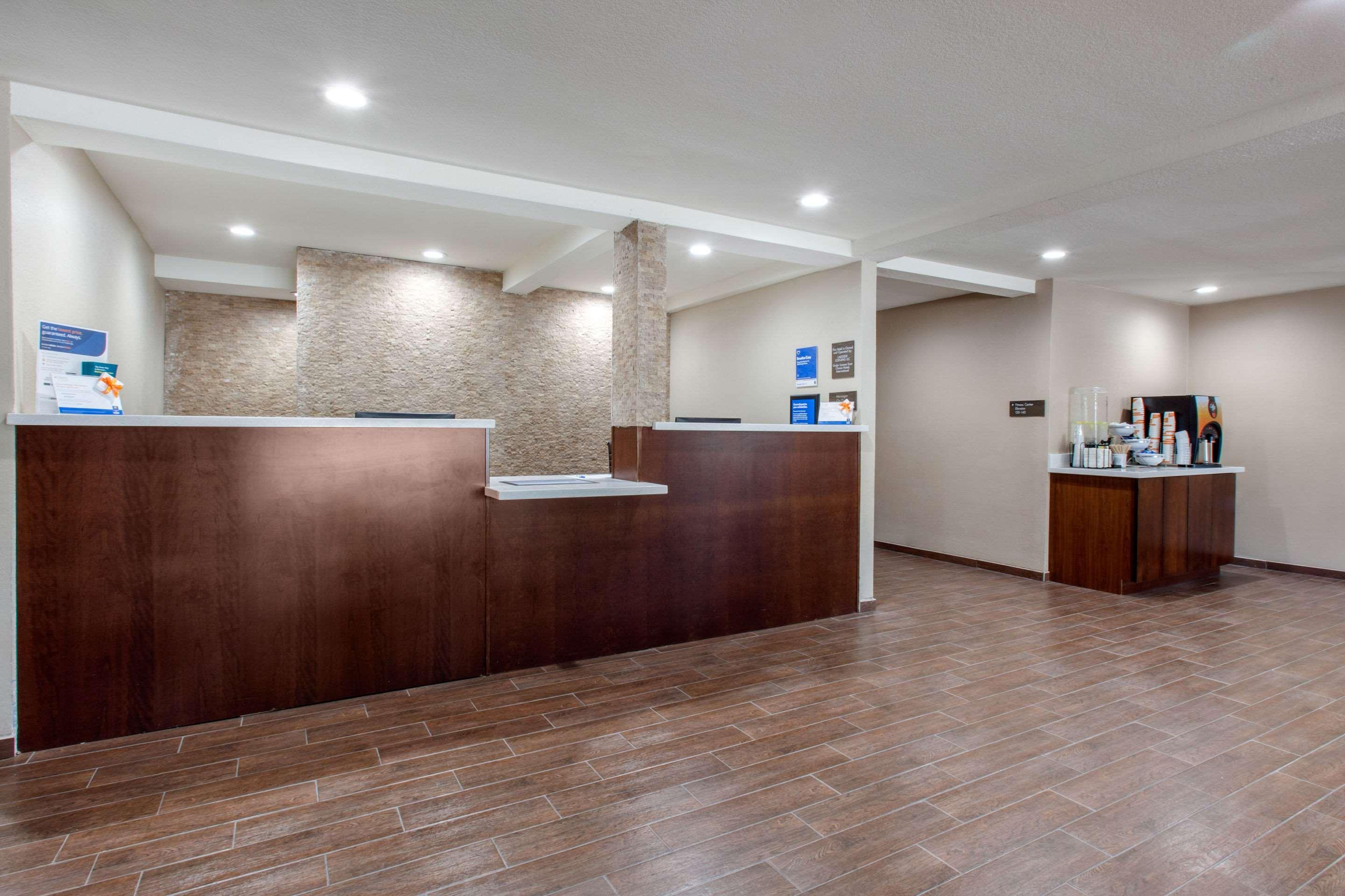 Hotel Comfort & Pinetop Show
