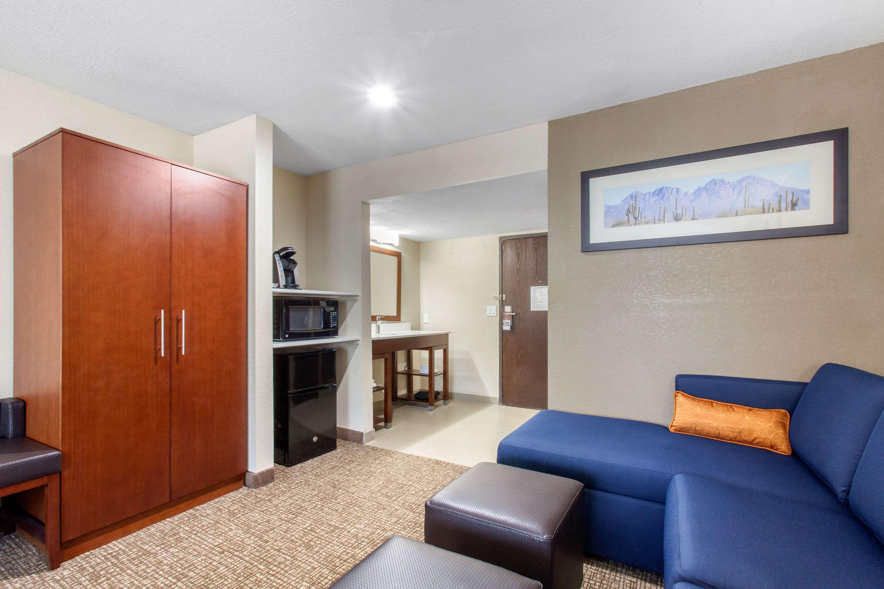 Comfort & Pinetop Show