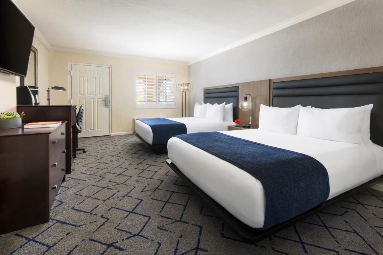 Resort The Scottsdale Plaza & 4*