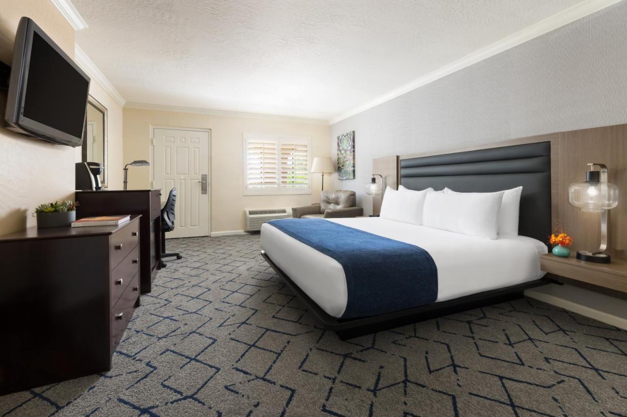 The Scottsdale Plaza & Paradise Valley